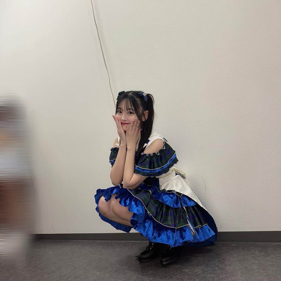 石橋颯さんのインスタグラム写真 - (石橋颯Instagram)「可愛すぎる衣装💙💭 HKTのお母さん兼衣装さんが 髪飾りも衣装の形も一人一人に 合わせて作ってくださったよ🥺🤍 颯は安定のツイン飾り🎀 そしてオフショル！にミニ丈のスカート！！！ 颯の好きを全部詰め合わせてくれた衣装😖かわいいでしょー？？  ･ ･ ･   #ootd #instagood #instalike #followme #いいね #アイドル #05 #衣装 #かわいい #ハーフツイン」11月27日 10時58分 - ibuki__hkt48