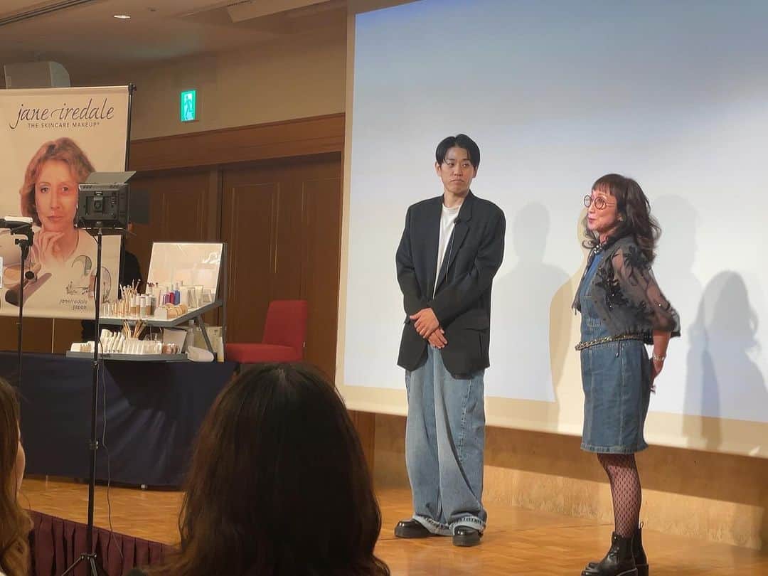ジェーン・アイルデールさんのインスタグラム写真 - (ジェーン・アイルデールInstagram)「ジェーン・アイルデール 日本上陸 20周年記念全国イベント 11月26日宮崎県 @esthewam_miyazaki にてイベントを完成いたしました。ご参加頂きました皆様、誠にありがとうございました。これからも末永くよろしくお願いします。  We ended our 20th Anniversary tour in Miyazaki with EstheWam. It was a beautiful event!💖  ジェーンアイルデールのメイクアップとスキンケア製品は、パラベン、タルク、フタル酸エステル、合成香料、遺伝子組み換え原料を使用していません。  janeiredale.jpで今すぐお買い求めいただき、商品タグをタップしてください。 Instagram プロフィールのリンクから！ @janeiredale_japan   ーーーーーーーーーーーーーーーーーーー  #janeiredale  #ジェーンアイルデール #クリーンビューティ #スキンケアメイクアップ #ミネラルコスメ #オーガニックコスメ #ナチュラルコスメ #メイクアップアーティスト #デパコス #ナチュラルメイク #メイクアップ #ミネラルメイク #限定キット #日焼け止め#MRiBeauty #紫外線防止 #夏新作 #コスメ紹介 #メイク #makeup #ZOZOCOSME #ゾゾコスメ #コスメ #COSME #コスメ好きさんと繋がりたい #メイクアップ #ZOZOTOWN #ゾゾタウン #美肌成分 #crueltyfree #beauty」11月27日 11時00分 - janeiredale_japan