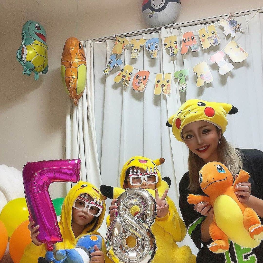 MII MAMAさんのインスタグラム写真 - (MII MAMAInstagram)「. . . 今年のお誕生日は #ポケモン でした❤️💛💙 . YouTube見てね〜🍿🎬💕 —————————————— 🔎White Style mi mama 良かったらチャンネル登録お願いします🙇🏽‍♀️ #YouTube#ユーチューバー#主婦ユーチューバー#MIIMAMA#チャンネル登録お願いします#2児ママ#年子ママ#ギャルママ#ぎゃるまま#アラサーママ#アラサー#30代#30代ママ#ホワイトインテリア#モノトーンインテリア#シンプルな暮らし#収納#ホワイト収納#イチナナ#イチナナライバー#専属ライバー#主婦ライバー#17LIVE#主婦YouTuber#ママYouTuber#ママライバー#幼稚園ママ#小学生ママ」11月27日 11時01分 - miimamachannel