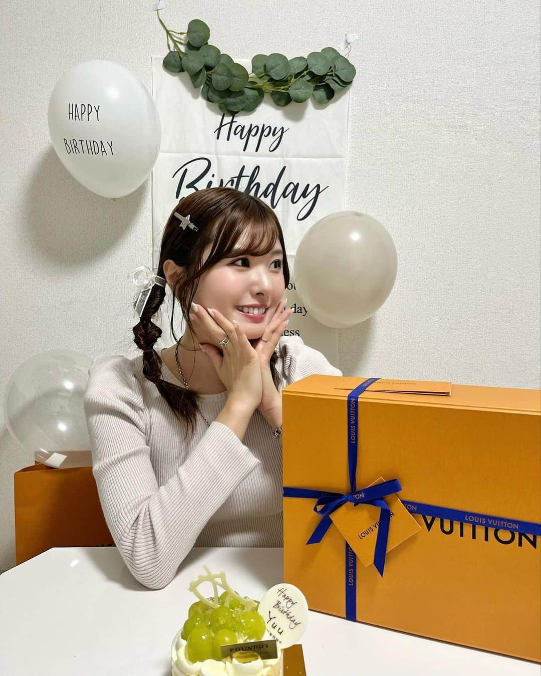 YOUKORINさんのインスタグラム写真 - (YOUKORINInstagram)「- ̗̀ 🎂 ̖́- 誕生日投稿2こめ笑  カニ🦀もケーキも 好きな物食べて過ごせた1日🤍  #誕生日#誕生日ケーキ#誕生日プレゼント#カニ#🦀#Birthday#mybirthday」11月27日 11時24分 - xxy0uc0riinxx