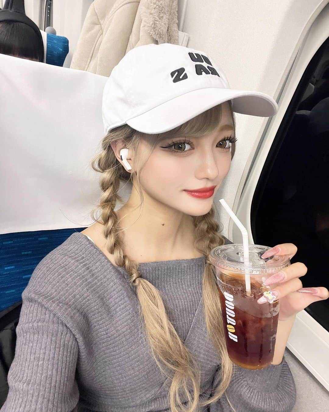 林姫奈妙のインスタグラム：「. 初大阪に行ってきましたです✈️♡ 今回はお仕事で1泊2日してきたんだけどとてつもなく幸〜でした🌼  次は旅行で行きたいなーあ、 大阪のオススメ沢山教えてください、🙇🏻‍♀️」