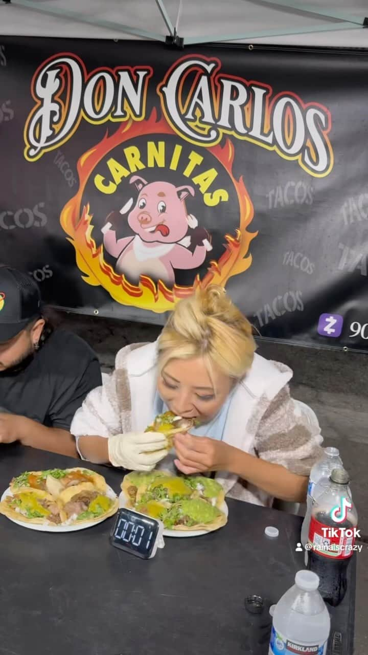 ライナ・ホワンのインスタグラム：「$100 Taco Eating Contest by Don Carlos in Ave 26 on Imperial #RAINAISCRAZY @doncarloscarnitas @ave_26_on_imperial @espiro_papas_la」