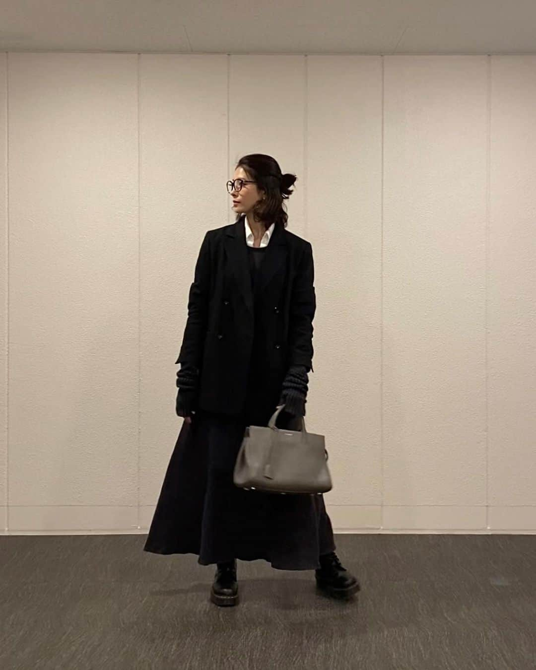 土屋希美さんのインスタグラム写真 - (土屋希美Instagram)「私服 jacket @babylone.official  onepiece @babylone.official shirt @kamakurashirts_woman boots @drmartens_japan bag @ysl」11月27日 11時54分 - nozonni