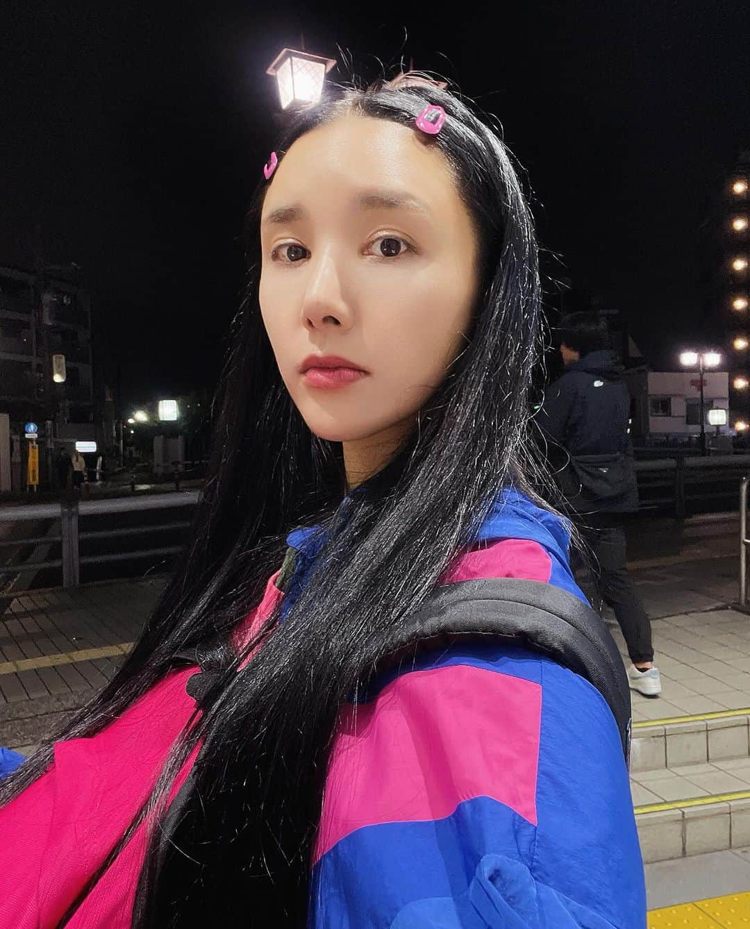 Areum Jungさんのインスタグラム写真 - (Areum JungInstagram)「Komagome station in Tokyo 💕 around 12am😳😳😅  고마고메역!!  태어나서 처음으로 일본에서 대중교통을 타봄😅😅😭😭😭😭  14살 때 도쿄에는 작문콩쿨 상받으러 왔었고 그 이후 2001년에 미코 된 후 바로 2002년엔 한일 월드컵 홍보로 여러차례, SBS골프 프로그램 촬영으로 미야자키에서 두 달, 기타 촬영 행사 등등으로 여기저기 그래도 좀 왔었지만 그럴 땐 모두 차가 준비되어있어서 전혀…몰랐습니다…대중교통 쉽지 않음을…  무튼 새로운 첫경험!!   나리타에서 고마고메역까지 야밤에 트렁크를 질질 끌고 혼자 찾아온 나를 칭찬해 ㅋㅋ   깨달음👉🏽  1. 나리타 공항에서 왕복 택시타느니 차라리 그 돈으로 비행기표를 한번 더 끊는 것이 나음  2.스카이라이너는 검색해서 미리 사두는 것이 좋음  3.유심이나 로망대신 이심! 간편하고 쌈.  4.계획 거창하게 세우지말고 지하철 노선도 파악이나 하고와야함. 모르면 무조건 물어봐야함. 개복잡함….  5. 전철만 타고다녀도 은근 돈이 많이 나감. 구간구간 요금을 다 받고 노선마다 회사가 다르기도. 암튼 얄짤없음.   #tokyo #일본여행」11月27日 12時05分 - areumjung