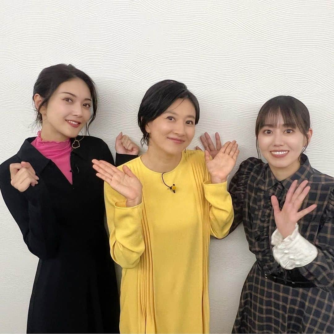 田中道子のインスタグラム：「本日20:35〜 テレビ朝日系列で Qさまに出演してます😆✨  難しかったよ〜🥹  写真は、事務所の先輩方、菊川怜さんと宮崎香蓮ちゃんの2人と😍❤️」