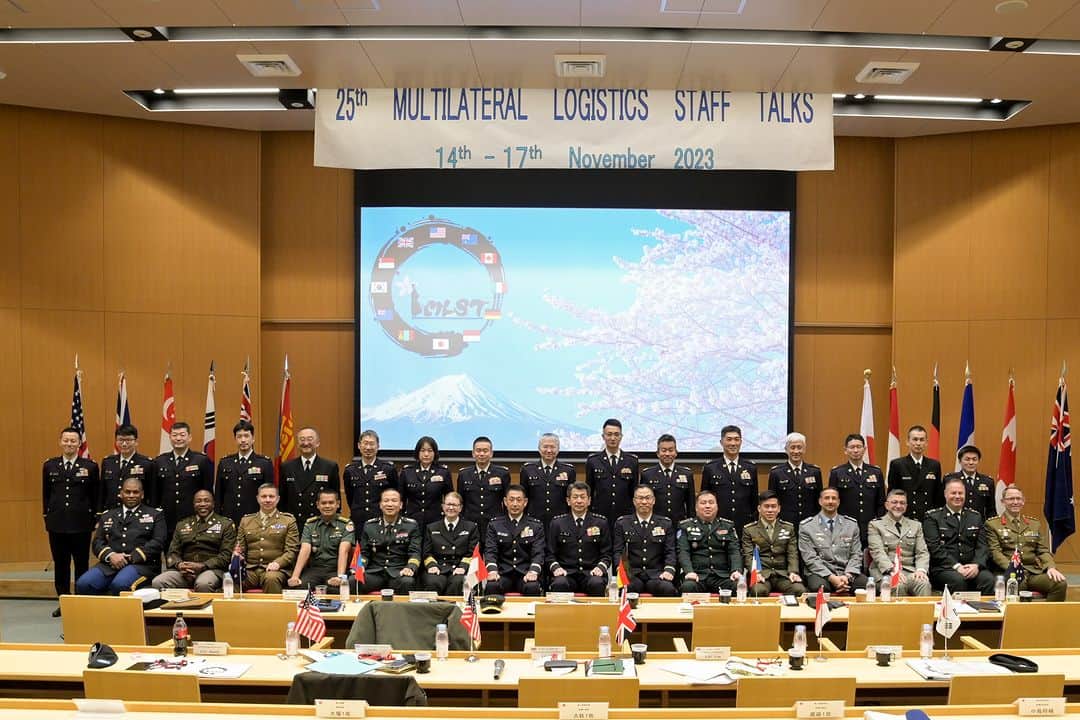 陸上自衛隊のインスタグラム：「１１月１４日～１７日、#陸上幕僚監部 装備計画部は市ヶ谷駐屯地において１１か国から１２名の兵站実務者を招へいし、MLSTを開催しました。 国際情勢を踏まえ、議題をインド太平洋地域における継戦能力維持に係る多国間連携とし、意見交換を行いました。  From 14 November to 17, 2023, the Logistics Department, Ground Staff Office invited 12 logistics specialists from 11 countries to the 25th Multinational Logistics Staff Talk (MLST) at the Camp Ichigaya.  In light of the current international situation, the discussion theme was set to multilateral cooperation in the logistics area of maintaining continuity of forces, and a lively multilateral exchange of views was held.」