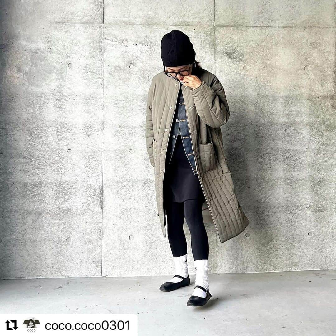 lbcmarketさんのインスタグラム写真 - (lbcmarketInstagram)「@coco.coco0301 さん❤️素敵な投稿ありがとうございます🥰  ZOZOTOWN500円OFFクーポン対象になってます‼️  #Repost @coco.coco0301 with @use.repost ・・・ ☺︎  ＼𝕃𝔹ℂ／ @lbc_official_   ✳︎ 縦キルトノーカラーコート ✳︎color/カーキ ✳︎size/M ✳︎身長/161cm  すっきり見えの縦キルトコートはLBCの新作だよー🫶  マットな質感で落ち着いたオトナな印象が◎◎♪  ノーカラーなので着回しも自由自在〜‼️  絶対オススメのロングコート！！ 冬のアウターは「LBC」で☑︎だよ👀🙌 @lbc_official_  coat @lbc_official_   denim jacket @apc_paris   skirt @gu_for_all_   shoes @svec_st   socks @champion   ✳︎𝕋𝕠𝕕𝕒𝕪'𝕤 𝕠𝕦𝕥𝕗𝕚𝕥 ✳︎ ＿＿＿＿＿＿＿＿＿＿＿  他の投稿はコチラからᴄʜᴇᴄᴋ 𖤐࿐⋆*  @coco.coco0301  ＿＿＿＿＿＿＿＿＿＿＿＿＿＿＿＿＿＿＿＿  ✳︎  #pr  #lbc  #キルトコート  #キルティングコート#コート#アウター #アウターコーデ #ロングコート #冬コーデ#denim #apc #アーペーセー #ミニスカート#デニムジャケット #デニムジャケットコーデ #ビーニー女子 #カンフーシューズ#mineby3mootd #ootd #outfit #おしゃれさんと繋がりたい」11月27日 12時06分 - lbc_official_