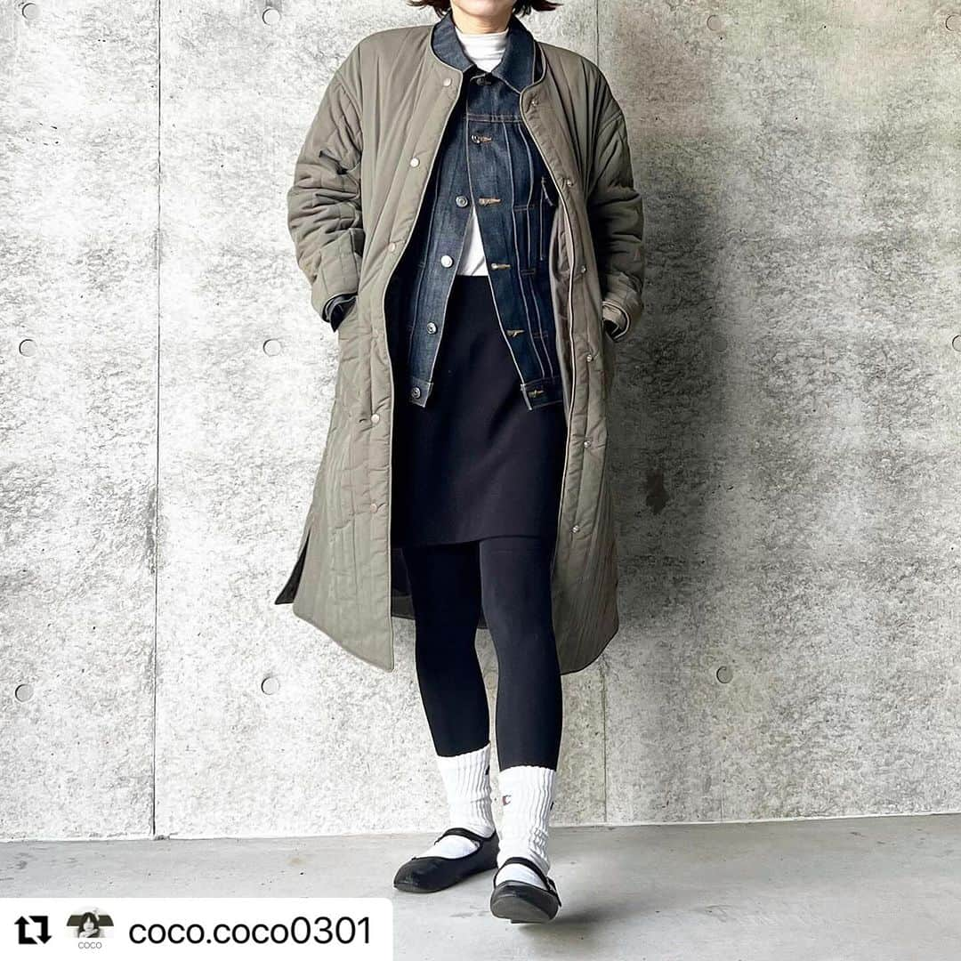 lbcmarketのインスタグラム：「@coco.coco0301 さん❤️素敵な投稿ありがとうございます🥰  ZOZOTOWN500円OFFクーポン対象になってます‼️  #Repost @coco.coco0301 with @use.repost ・・・ ☺︎  ＼𝕃𝔹ℂ／ @lbc_official_   ✳︎ 縦キルトノーカラーコート ✳︎color/カーキ ✳︎size/M ✳︎身長/161cm  すっきり見えの縦キルトコートはLBCの新作だよー🫶  マットな質感で落ち着いたオトナな印象が◎◎♪  ノーカラーなので着回しも自由自在〜‼️  絶対オススメのロングコート！！ 冬のアウターは「LBC」で☑︎だよ👀🙌 @lbc_official_  coat @lbc_official_   denim jacket @apc_paris   skirt @gu_for_all_   shoes @svec_st   socks @champion   ✳︎𝕋𝕠𝕕𝕒𝕪'𝕤 𝕠𝕦𝕥𝕗𝕚𝕥 ✳︎ ＿＿＿＿＿＿＿＿＿＿＿  他の投稿はコチラからᴄʜᴇᴄᴋ 𖤐࿐⋆*  @coco.coco0301  ＿＿＿＿＿＿＿＿＿＿＿＿＿＿＿＿＿＿＿＿  ✳︎  #pr  #lbc  #キルトコート  #キルティングコート#コート#アウター #アウターコーデ #ロングコート #冬コーデ#denim #apc #アーペーセー #ミニスカート#デニムジャケット #デニムジャケットコーデ #ビーニー女子 #カンフーシューズ#mineby3mootd #ootd #outfit #おしゃれさんと繋がりたい」