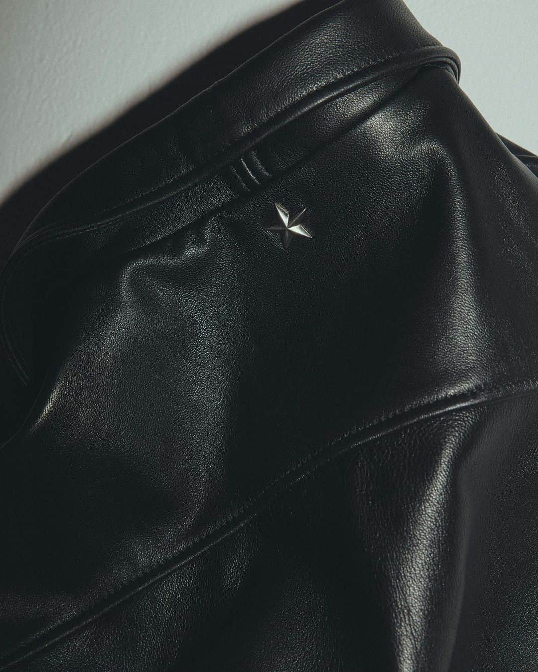 マーカウェアのインスタグラム：「Schott × MARKAWARE for ÉDIFICE  ''ONE STAR RIDERS JACKET''  Price:¥176,000(tax incl.) Size:1,2,3 Color:Black  Material:Lamb Leather   Pre-order | December 1, 2023 at 12:00~ Regular sale | January 3, 2024 at 12:00~  #Schott #MARKAWARE #EDIFICE」