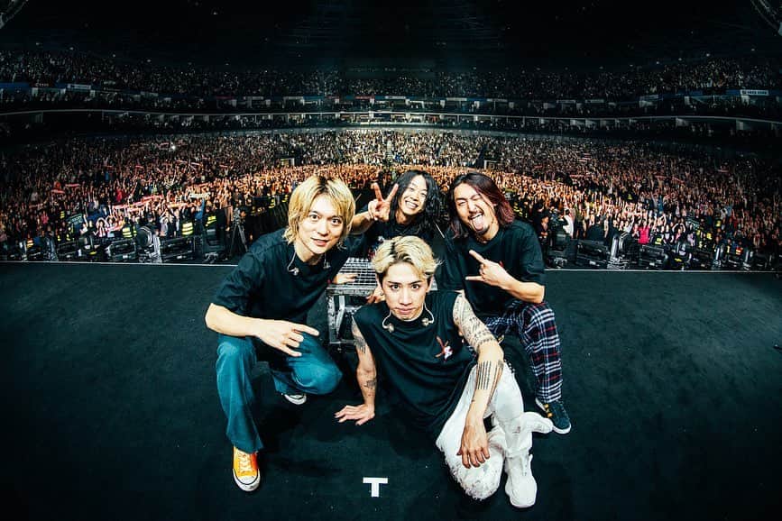 Tomoyaのインスタグラム：「上海 day 2 謝謝👏✨👏✨👏✨   上海2日間叩き終わり🔥 また必ず戻ってくるよ☺️   今年の怒涛のツアーも終わりが見えてきたなー🤣   @oneokrockofficial  @ruihashimoto 📸   #oneokrock #drummer #luxurydisease」