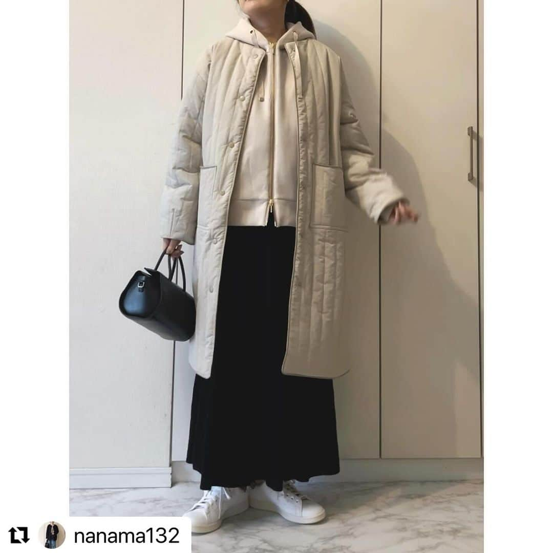 lbcmarketさんのインスタグラム写真 - (lbcmarketInstagram)「@nanama132 さん❤️素敵な投稿ありがとうございます🥰  #Repost @nanama132 with @use.repost ・・・ @lbc_official_  LBC 縦キルトノーカラーコート  縦ラインのキルティングはスッキリ見えて軽くて暖かい💓 本日ZOZOTOWN500円クーポン出てます🎵 ¥9229→¥8729  お買い得な機会なのでぜひチェックしてください😊  PR . . #PR#LBC#キルティングコート#ノーカラーコート#ロングコート#冬コーデ #フーディ #パーカー#ニットスカート#ママコーデ #ママファッション #fashion#fashiongram #instafashion #ootd#coordinate」11月27日 12時10分 - lbc_official_