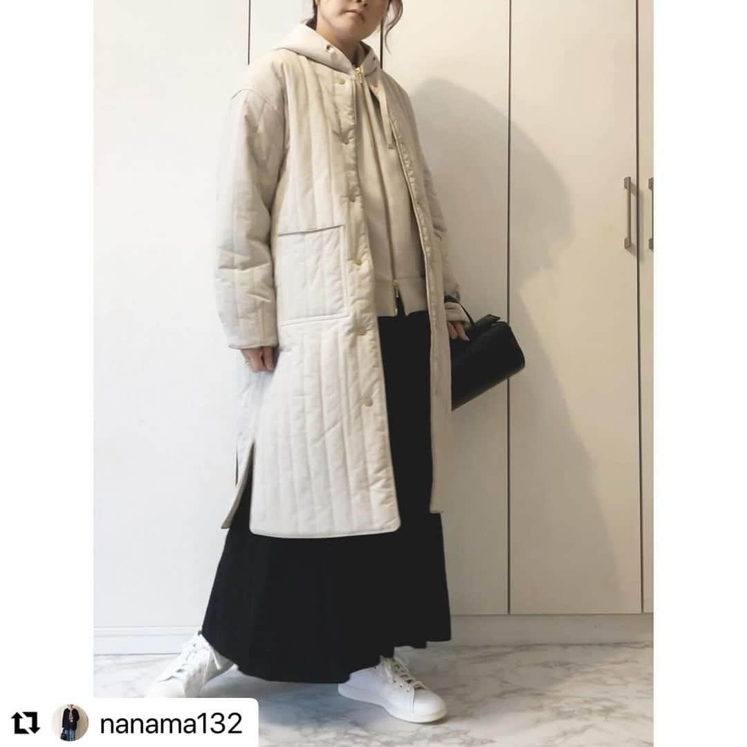 lbcmarketのインスタグラム：「@nanama132 さん❤️素敵な投稿ありがとうございます🥰  #Repost @nanama132 with @use.repost ・・・ @lbc_official_  LBC 縦キルトノーカラーコート  縦ラインのキルティングはスッキリ見えて軽くて暖かい💓 本日ZOZOTOWN500円クーポン出てます🎵 ¥9229→¥8729  お買い得な機会なのでぜひチェックしてください😊  PR . . #PR#LBC#キルティングコート#ノーカラーコート#ロングコート#冬コーデ #フーディ #パーカー#ニットスカート#ママコーデ #ママファッション #fashion#fashiongram #instafashion #ootd#coordinate」