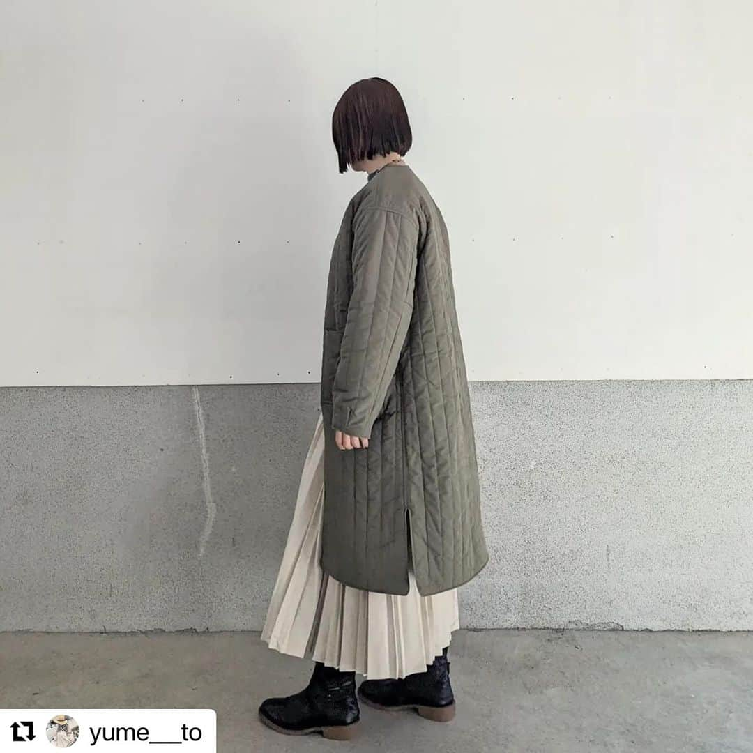 lbcmarketさんのインスタグラム写真 - (lbcmarketInstagram)「@yume___to さん❤️素敵な投稿ありがとうございます🥰  #Repost @yume___to with @use.repost ・・・ ·⁡ ⁡⁡ ·⁡ ⁡縦ラインを強調したデザインのキルトコートって珍しい♡⁡ ⁡  @lbc_official_ ✔️縦キルトノーカラーコート ￥9,229(税込) →500円OFFクーポン￥8,729(税込)⁡ ⁡⁡ ⁡  光沢感の少ない素材で落ち着いた雰囲気‪🫶🏻‪ 首周りはノーカラーでタートルネックや マフラーも楽しみやすいです🧣♡⁡ 腰付近にあるポケット位置で ロングコートでも重く見えない嬉しいデザイン🥹  軽くて暖かい冬大活躍間違いなしアウター☃  ⁡ ⁡ クーポンでお得な機会に是非ZOZOTOWN⁡ ⁡@lbc_official_  さんでチェックしてみてくださいね🛍⁡⁡ ⁡⁡ ⁡⁡⁡ ⁡ ⁡🏷ダークオリーブMサイズ着用です。 ⁡⁡ ⁡⁡·⁡ ⁡⁡ ⁡⁡·⁡ ⁡⁡ ⁡#PR  #lbc  #エルビーシー  #zozotown  #キルトコート  #冬アウター  #コート  #きれいめカジュアル  #ファッションコーデ #きょコ  #今日のファッション  #ママコーデ  #レディースファッション  #大人ファッション」11月27日 12時12分 - lbc_official_