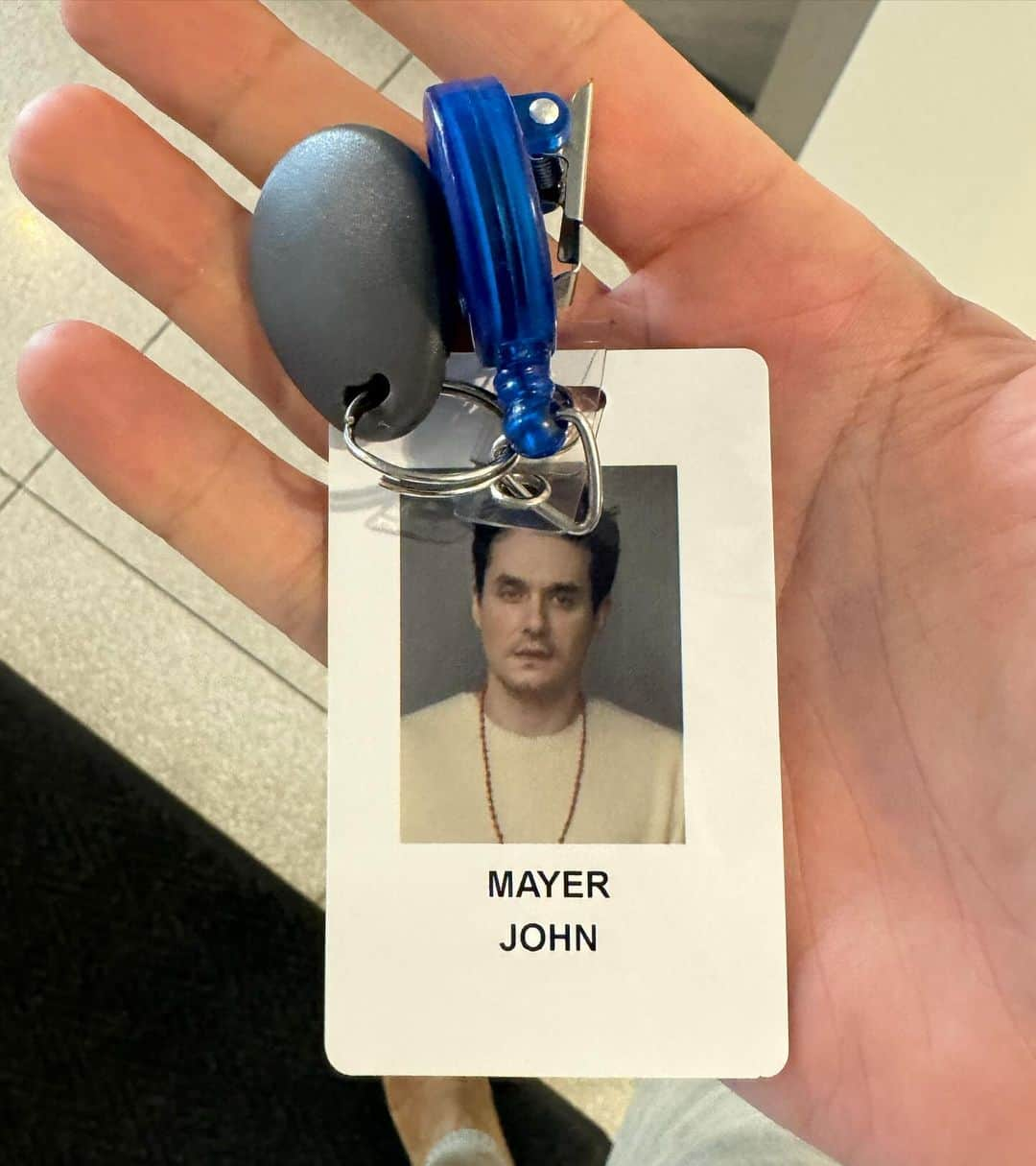 ジョン・メイヤーさんのインスタグラム写真 - (ジョン・メイヤーInstagram)「@lifewithjohnmayer is off and running, and the response has been so encouraging, and at times quite moving. I feel so connected to you, to your feedback, and most of all to the power of music. This feels right.  Here are a few pics from launch day, as well as some screen shots of songs that mean so much to me and bring great pride in playing them. Have a great week, and stay ‘tuned’… (photos by @aysiamarotta)」11月27日 12時15分 - johnmayer