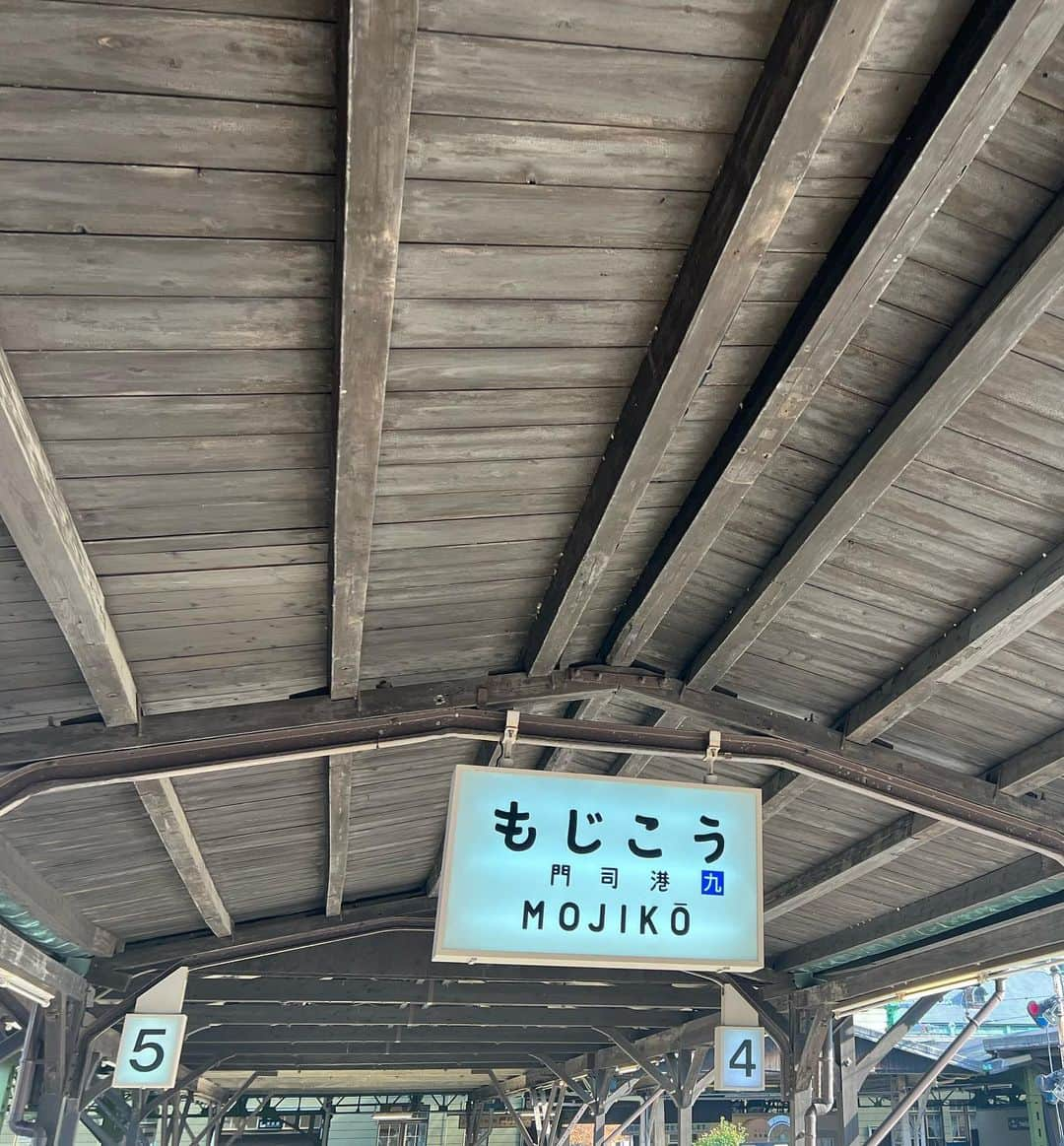 山根綺さんのインスタグラム写真 - (山根綺Instagram)「北九州小倉2日目！ 飛行機までの限られた時間で巌流島に行ってきました！ 宮本武蔵と佐々木小次郎が決闘した場所✨ マネージャーさんが電車とフェリーとバスの時間を、全部分刻みで調べてくださってなんとか行くことが出来ました...感謝...😭😭 関門海峡も見られて、山口県にも上陸出来るなんて。。☺️ 本当にありがとうございます！！🙏🏻  『鬼武者』を思い出しながら歩きました。 アニメ8話の最後に武蔵が船で向かうところ、島に船のモニュメントがしっかり置いてあって、この場所かあ〜！！って感動した。。 この島だけ時間がゆっくり流れていて、 不思議な空気に包まれていました。最高だった！！ 『鬼武者』まだ見ていない皆様、是非Netflixでご覧くださいね✨  #福岡 #北九州 #小倉 #巌流島 #関門海峡 #KPF2023 #宮本武蔵 #佐々木小次郎 #船旅 #鬼武者 #netflix」11月27日 12時34分 - yaya_usap