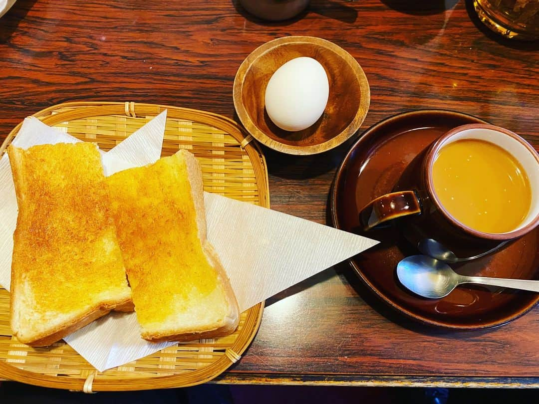 前原誠司さんのインスタグラム写真 - (前原誠司Instagram)「今朝の街頭演説の後、京都市山科区椥辻の「マリ亞ンヌ」さんで、いつものモーニングをいただきました。先週、お店が「マツコの知らない世界」に取り上げられてから、府外のお客様も増えたとか。しかし、店内はゆったりと時間が流れる「昭和レトロ喫茶店」そのものでした。コーヒーもトーストも美味しく頂きました。奥田さん、ご馳走様でした。（誠）#まえはランチ　 https://map.yahoo.co.jp/v2/place/c5L4urneS6-?fr=sydd_p-grmspot-1-header_gs-ttl_lc」11月27日 12時34分 - seiji_maehara.official