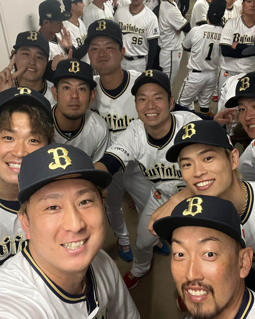 杉本裕太郎のインスタグラム：「ファン感ありがとうございました😊 福也、由伸の感動スピーチの後に、涙止まるような手紙読んでしまいすみませんでした❤️ #オリックスバファローズに一片の悔いなし」