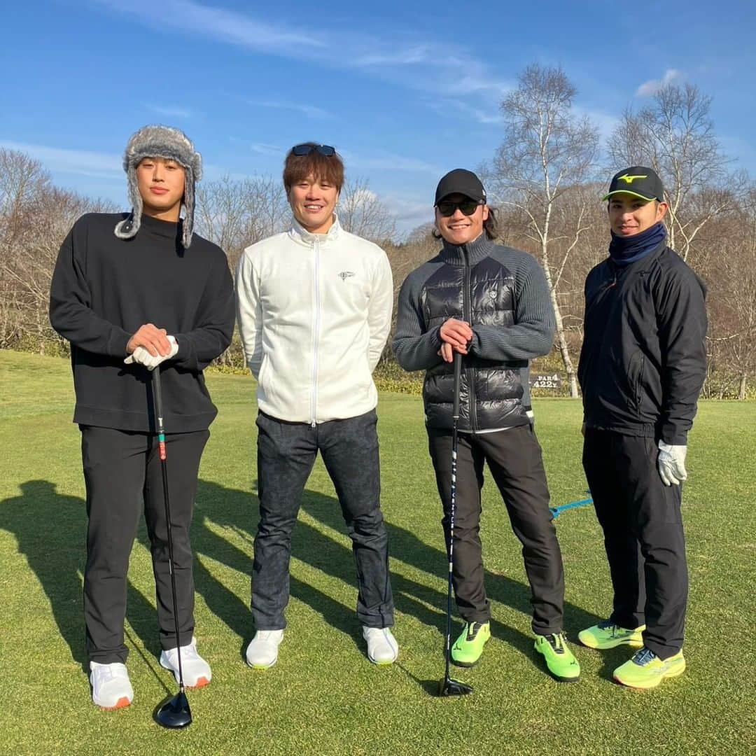 北海道日本ハムファイターズのインスタグラム：「#伊藤大海 投手はゴルフ初挑戦⛳ 同組 #伏見寅威 先輩いわく「まぁまぁいいよ‼」だそう👏  #松本遼大  #伏見寅威  #伊藤大海  #江越大賀  #福田光輝  #安西叶翔  #石井一成  #阪口樂  #清宮幸太郎  #梅林優貴  #上川畑大悟  #奈良間大己  #中島卓也  #lovefighters」