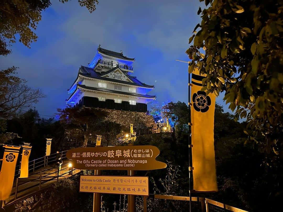 濱田隼さんのインスタグラム写真 - (濱田隼Instagram)「岐阜で夜景を満喫しました。  去年は木村拓哉さんも見た景色。 肌寒さを感じる中で、心は温まりました。  #岐阜 #金華山 #夜景」11月27日 12時44分 - shun_hamada_nbn