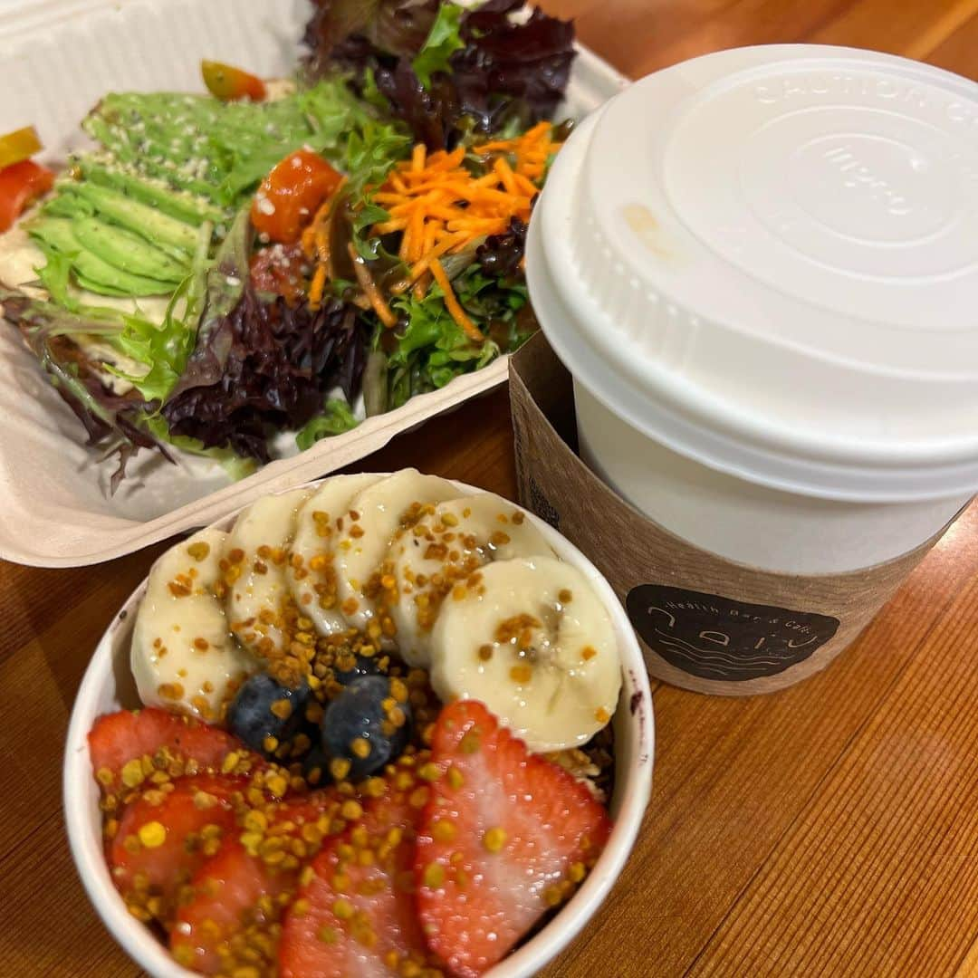 Ramie 山下未紗さんのインスタグラム写真 - (Ramie 山下未紗Instagram)「_ 1 nalu -Health Bar and Cafe- (açaí) 2 Taqueria El Gallo Rosa (taco) 3 off the fook (poke)  円安すごいから、 今は沢山行けないけど、笑  とりあえず保存してて 食べたかったとこ♡  大体、$20(3000円くらい)+tip はするから恐ろしいw 私、早く働かないとだね、笑  #hawaii#hawaiistagram#hawaiilife#alamoana#almoanabeach#alamoanabeachpark#magicisland#hawaiifoodie #hawaiifood#acai#acaibowl#taco#poke#pokebowl」11月27日 12時50分 - misa_yamashita