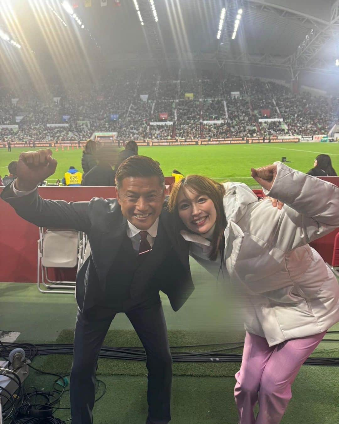 高階亜理沙さんのインスタグラム写真 - (高階亜理沙Instagram)「⚽️ 昨日もJリーグタイムありがとうございました！ ヴィッセル神戸に関わる全ての皆さん 改めて優勝おめでとうございます🎉 試合前からヴィッセルが優勝する事を考えると これまでの色々な事が込み上げてきて泣きそうだと 目に涙をためて話してくれるサポーターの方も いらっしゃいました。 選手の皆さんもインビューの際にはホッとしていると 仰っていました。そしてこれまでの緊張やプレッシャーから解き放たれたような柔らかい表情、雰囲気で 答えて下さったのが印象的でした。 ヴィッセル神戸になって29年目での悲願の初優勝🥇 本当におめでとうございました！！！！  #ヴィッセル神戸#優勝#Jリーグ#衣装#ワンピース#🥇」11月27日 12時57分 - arisa_takashina