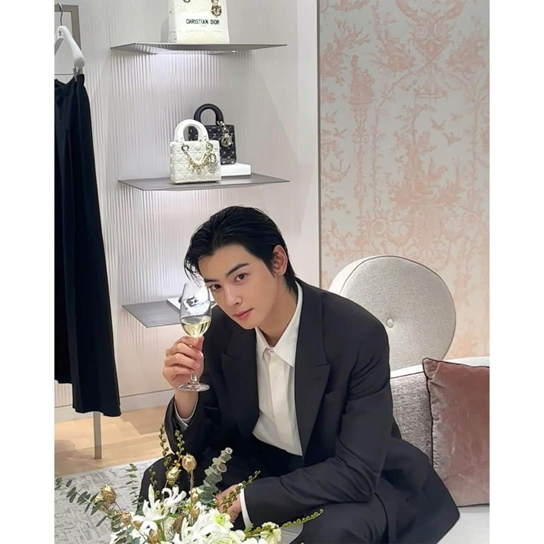 チャ・ウヌさんのインスタグラム写真 - (チャ・ウヌInstagram)「@Dior #Dior #DiorSpring24」11月27日 12時51分 - eunwo.o_c