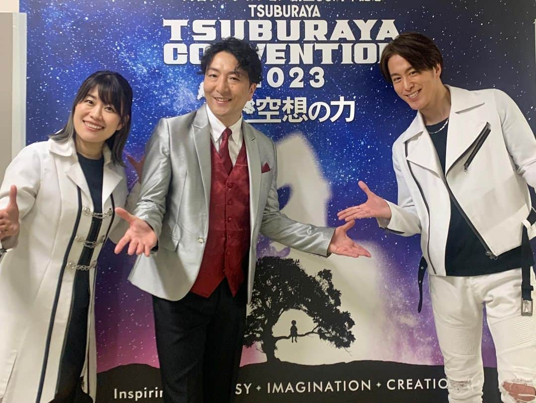 たけるさんのインスタグラム写真 - (たけるInstagram)「ウルトラマン魂2023、燃え尽きました😭・ ・ オープニングからあり得ない位の盛り上がり。熱気が渦巻き、会場が揺れる程の大合唱‼️・ ・ MCという大役を任されドキドキの中、客席から沢山の声援をありがとうございました🙇‍♂️・ ・ そして今回のものすごく有り難いコラボ‼️・ ・ もーーーー最高でした。水木一郎さんから光を頂いたオーブの祈りを他でもない影山さんと歌えた事。歌いながら不思議な力が湧いてきて、あぁ、きっと水木さんが支えて下さっている、と確かにその存在をステージで感じられました。・ ・ GO AHEAD すすめ！ウルトラマンゼロは、つるの剛士さんと。事前リハが出来なかった関係で当日初めて合わせたにも関わらず、抜群の包容力でリードして下さいました。サビの三声でのハモリ、気持ち良かったなぁ〜‼️・ ・ 濱田龍臣くんとはGEEDの証を。リクとジードが二人並んだ姿に大興奮🤩ご一緒する度に力強くなっていく歌声に感動でした🥺・ ・ そして、松原剛志さんとのウルトラマンメビウス。今まで何度かこの曲でコラボをさせて頂きましたが、昨夜は特に楽しかった‼️ボイジャーにとって、平成ウルトラソングの一番近しい先輩。勇気そのものの、優しく伸びのある歌声、憧れです。・ ・ 『ずっとやりたかった事だからね〜』・ ・ 終演後、お世話になっているスタッフさんのホッと一息つきながら漏らした一言と安堵の表情が印象的でした。・ ・ どれだけの人が、どれだけの想いをもってこのライブを企画し、準備し、実現させてくれたんだろうと考えるだけでウルウル。・ ・ ウルトラソングと出会えた事、ウルトラソングを愛してくださる皆様と出会えた事に改めて心から感謝です。・ ・ ツブコンはまた二年後‼️ ウルトラマン魂、また絶対開催されますようにーーーー‼️・ ・ ・ #ツブコン #ツブコン2023 #空想の力 #ウルトラマン魂 #東京ドームシティ #TDCホール #真夏竜 さん #福沢良一 さん #前田達也 さん #つるの剛士 さん #濱田龍臣 さん #影山ヒロノブ さん #遠藤正明 さん #きただにひろし さん #オーイシマサヨシ さん #松原剛志 さん #screenmode さん #畠中祐 さん #佐久間貴生 さん #ボイジャー #TAKERU #瀬下千晶 #ウルトラマン」11月27日 12時56分 - take_yan78