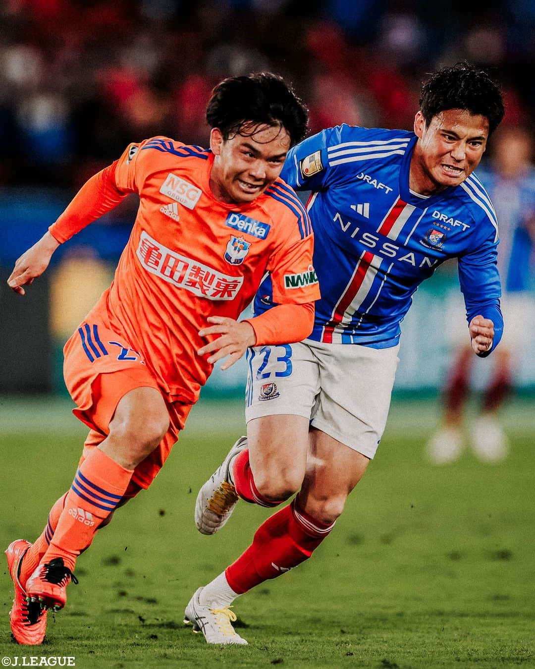 Ｊリーグさんのインスタグラム写真 - (ＪリーグInstagram)「📸𝐉.𝐋𝐄𝐀𝐆𝐔𝐄 𝐏𝐡𝐨𝐭𝐨𝐠𝐫𝐚𝐩𝐡⚽  ∼明治安田生命Ｊ１リーグ第33節∼ 悲喜こもごも、様々な感情が飛び交った週末。 重要なポイントとなった今節の表情をお届け✨  #湘南ベルマーレ #岡本拓也 #鈴木章斗  #ヴィッセル神戸 #酒井高徳 #横浜Fマリノス #アルビレックス新潟  #川崎フロンターレ #脇坂泰斗 #サンフレッチェ広島 #青山敏弘 #北海道コンサドーレ札幌 #小柏剛 #柏レイソル #サガン鳥栖 #京都サンガFC  #アビスパ福岡 #紺野和也 #前寛之  #Jリーグ #jleague #サッカー #soccer #football #J30」11月27日 12時59分 - jleaguejp