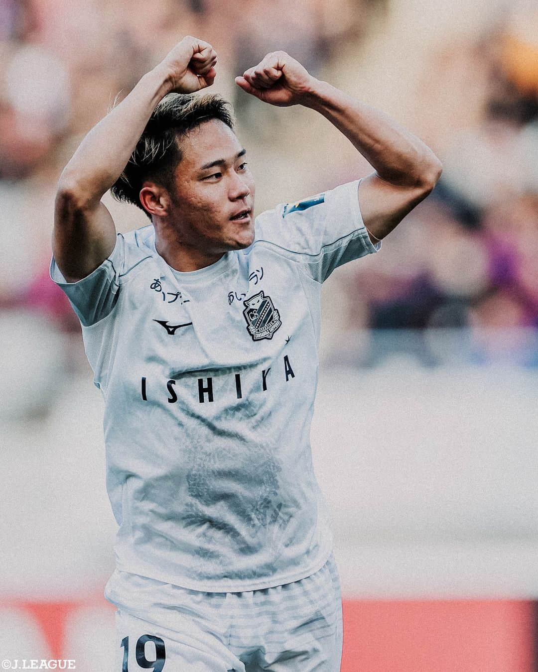 Ｊリーグさんのインスタグラム写真 - (ＪリーグInstagram)「📸𝐉.𝐋𝐄𝐀𝐆𝐔𝐄 𝐏𝐡𝐨𝐭𝐨𝐠𝐫𝐚𝐩𝐡⚽  ∼明治安田生命Ｊ１リーグ第33節∼ 悲喜こもごも、様々な感情が飛び交った週末。 重要なポイントとなった今節の表情をお届け✨  #湘南ベルマーレ #岡本拓也 #鈴木章斗  #ヴィッセル神戸 #酒井高徳 #横浜Fマリノス #アルビレックス新潟  #川崎フロンターレ #脇坂泰斗 #サンフレッチェ広島 #青山敏弘 #北海道コンサドーレ札幌 #小柏剛 #柏レイソル #サガン鳥栖 #京都サンガFC  #アビスパ福岡 #紺野和也 #前寛之  #Jリーグ #jleague #サッカー #soccer #football #J30」11月27日 12時59分 - jleaguejp