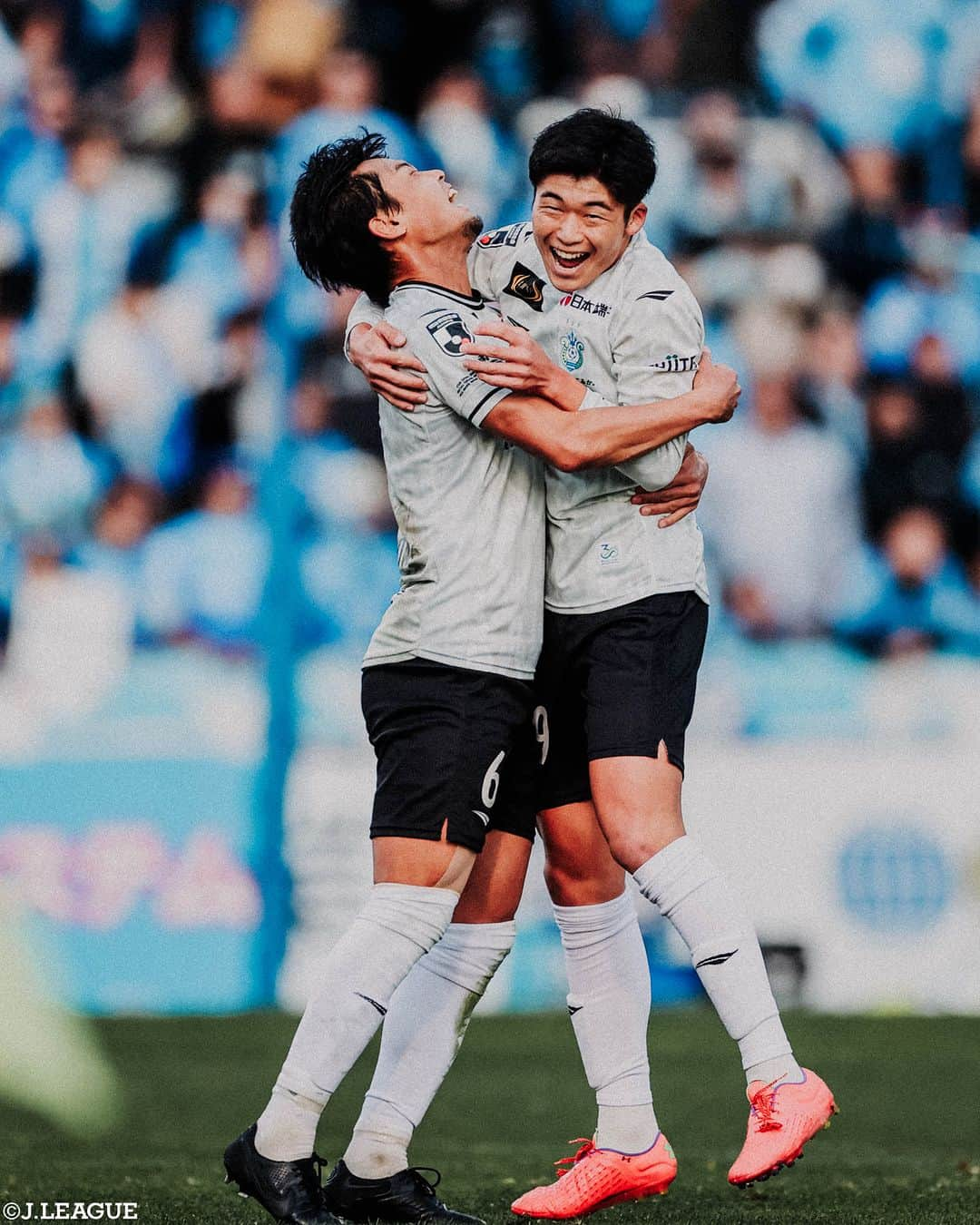 Ｊリーグさんのインスタグラム写真 - (ＪリーグInstagram)「📸𝐉.𝐋𝐄𝐀𝐆𝐔𝐄 𝐏𝐡𝐨𝐭𝐨𝐠𝐫𝐚𝐩𝐡⚽  ∼明治安田生命Ｊ１リーグ第33節∼ 悲喜こもごも、様々な感情が飛び交った週末。 重要なポイントとなった今節の表情をお届け✨  #湘南ベルマーレ #岡本拓也 #鈴木章斗  #ヴィッセル神戸 #酒井高徳 #横浜Fマリノス #アルビレックス新潟  #川崎フロンターレ #脇坂泰斗 #サンフレッチェ広島 #青山敏弘 #北海道コンサドーレ札幌 #小柏剛 #柏レイソル #サガン鳥栖 #京都サンガFC  #アビスパ福岡 #紺野和也 #前寛之  #Jリーグ #jleague #サッカー #soccer #football #J30」11月27日 12時59分 - jleaguejp