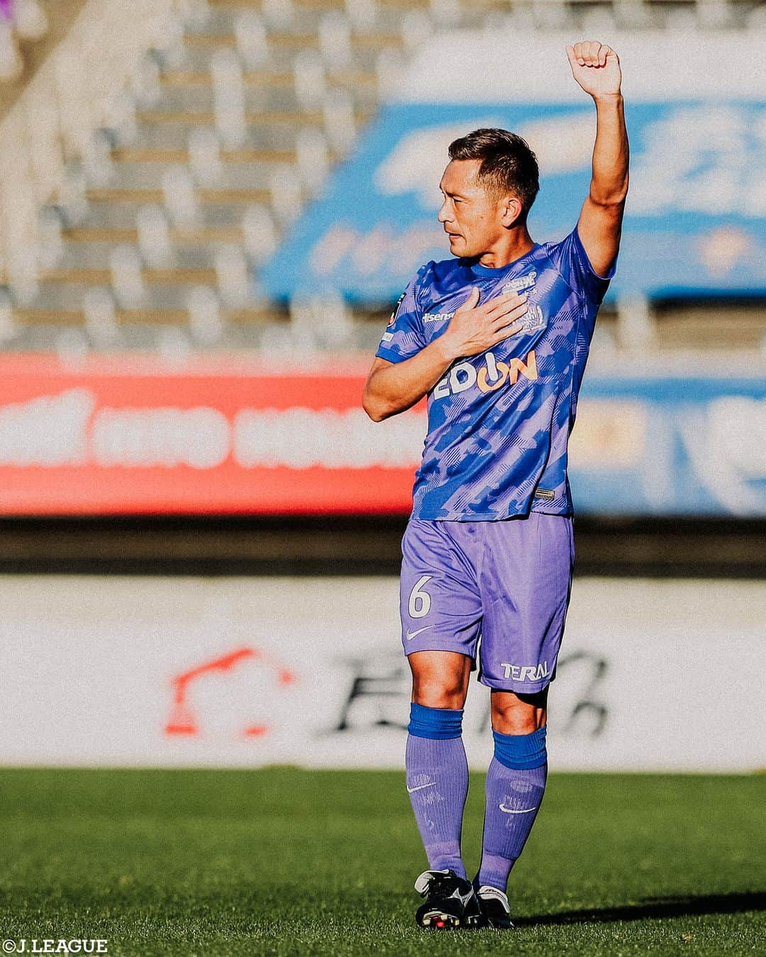 Ｊリーグさんのインスタグラム写真 - (ＪリーグInstagram)「📸𝐉.𝐋𝐄𝐀𝐆𝐔𝐄 𝐏𝐡𝐨𝐭𝐨𝐠𝐫𝐚𝐩𝐡⚽  ∼明治安田生命Ｊ１リーグ第33節∼ 悲喜こもごも、様々な感情が飛び交った週末。 重要なポイントとなった今節の表情をお届け✨  #湘南ベルマーレ #岡本拓也 #鈴木章斗  #ヴィッセル神戸 #酒井高徳 #横浜Fマリノス #アルビレックス新潟  #川崎フロンターレ #脇坂泰斗 #サンフレッチェ広島 #青山敏弘 #北海道コンサドーレ札幌 #小柏剛 #柏レイソル #サガン鳥栖 #京都サンガFC  #アビスパ福岡 #紺野和也 #前寛之  #Jリーグ #jleague #サッカー #soccer #football #J30」11月27日 12時59分 - jleaguejp