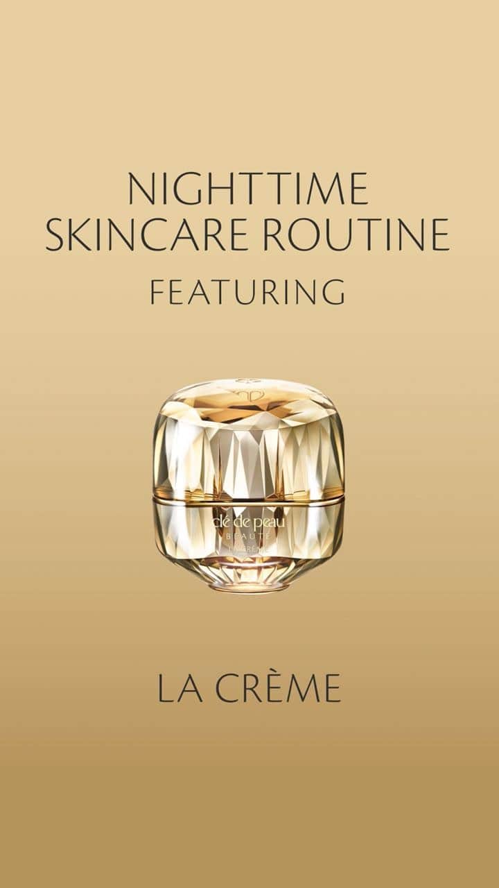 Clé de Peau Beauté Officialのインスタグラム：「With the cold, winter months just around the corner, what better time to shower your skin with extra TLC? The #KeyRadianceCare routine is a pampering skincare ritual that cleanses, hydrates and revitalizes your skin so you look your radiant best even on the frostiest of days. As a powerful final step in your routine, our iconic #LaCreme nourishes your skin overnight so you wake up with a brighter, more radiant complexion ✨   寒い冬がすぐそこまで来ている今こそ、お肌にご褒美を。 キーラディアンスケアは美容液・化粧水・乳液の３ステップで未来を輝かせる大切な美の基本であり、理想的な輝く肌の原点です。 寒く、乾燥した日でも輝き続ける肌へ導く、贅沢なスキンケア習慣です。 さらに、クレ・ド・ポー ボーテ #ラクレーム （医薬部外品）が、とろけるように肌へなじんで豊かなうるおいとはり・弾力をもたらし、若々しい印象があふれだす輝かしい未来へ導きます。」