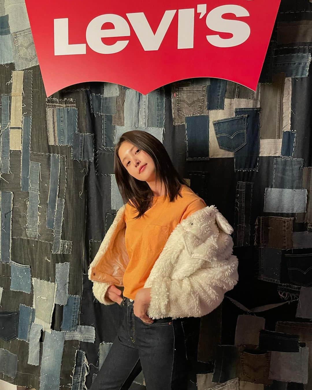 ジョンファさんのインスタグラム写真 - (ジョンファInstagram)「👖💋❤️‍🔥#levis」11月27日 17時00分 - parkjjongaa