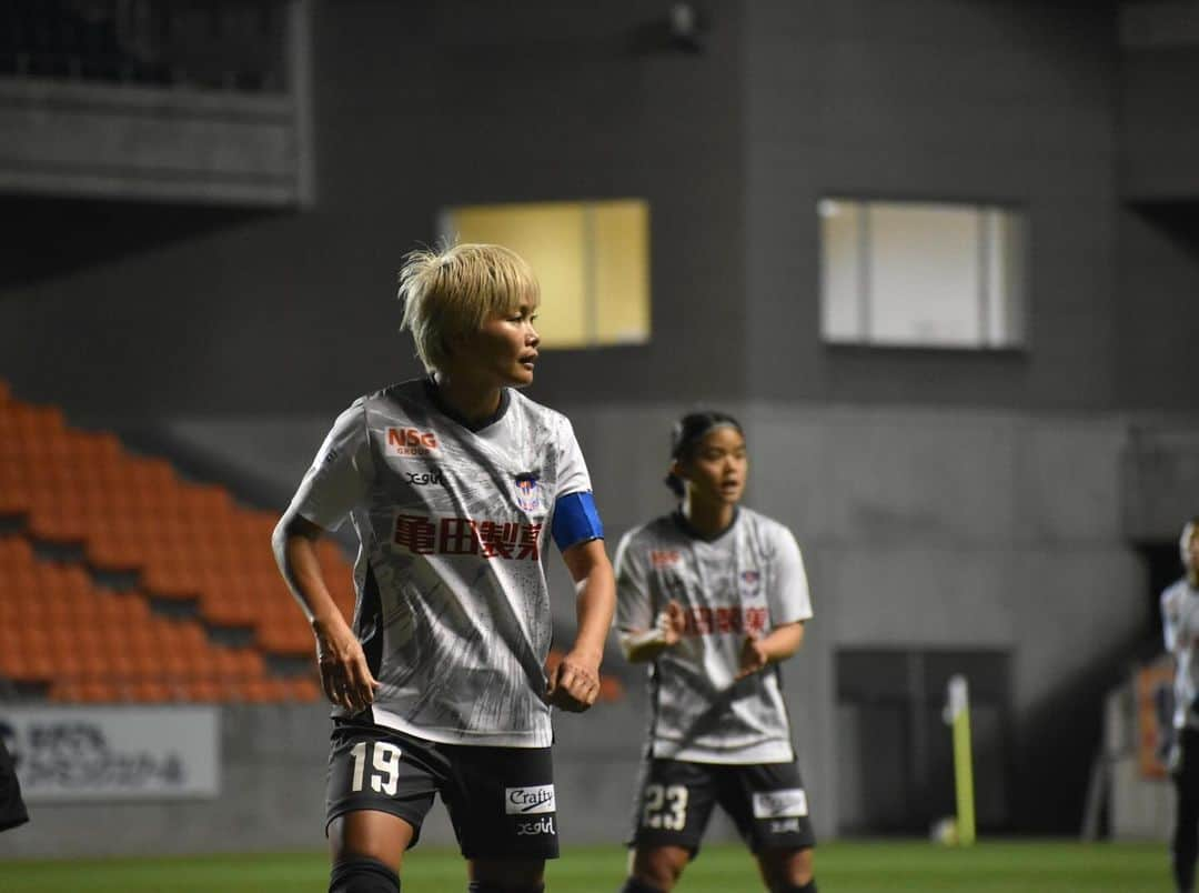 川澄奈穂美さんのインスタグラム写真 - (川澄奈穂美Instagram)「📸🧡💙 ▽ WEリーグ23-24第4節 vs AC長野パルセイロ・ レディース △0-0  もっと強くなろう、全員で。  #アイシテルニイガタ」11月27日 13時13分 - naho_kawasumi_9