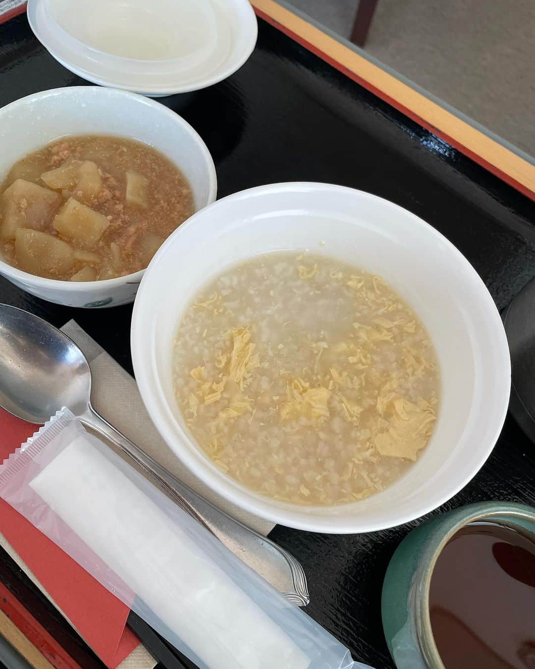 飯島直子さんのインスタグラム写真 - (飯島直子Instagram)「こんにちは^ - ^♪  こちらは晴天です  昨日の寒さがウソのように暖かいです  なんだかな  今日は毎年恒例の女子会ドックです  朝が早く眠かったですがエコキュート故障中のため  驚くほど冷たい水で目が覚めました  すこし憂鬱なドックも、あみちゃんといると  爆笑の渦です^ - ^  今日はへんじができませんが  なうな写真をまた送るね  気の乗らない月曜日ですが  みんな平常心で頑張ろうね( ´ ▽ ` )ﾉ♡  エイエイオーでね」11月27日 13時24分 - naoko_iijima_705_official