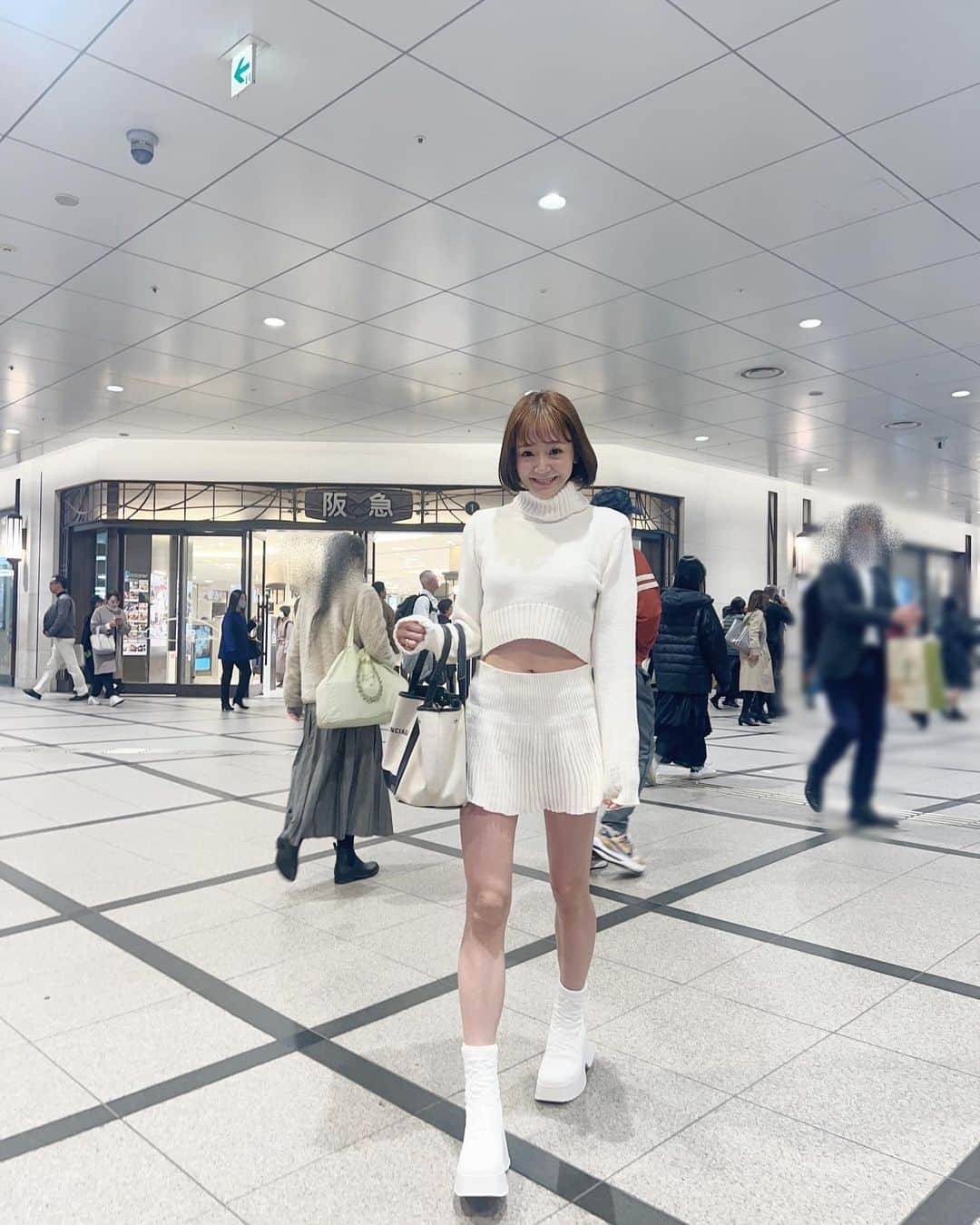 並川花連さんのインスタグラム写真 - (並川花連Instagram)「色々起きても日々は続いていくから 今日もがんばる💪🏻😊  今日のおようふく。☃️ まっしろ〜❄️ 名古屋に行って参ります🚄 母だから、守るべき存在のために頑張る🤝🏻」11月27日 13時28分 - kareurn