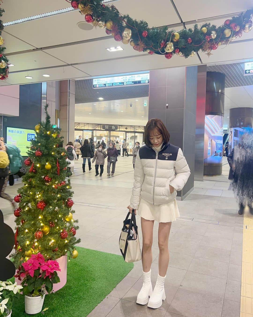 並川花連さんのインスタグラム写真 - (並川花連Instagram)「色々起きても日々は続いていくから 今日もがんばる💪🏻😊  今日のおようふく。☃️ まっしろ〜❄️ 名古屋に行って参ります🚄 母だから、守るべき存在のために頑張る🤝🏻」11月27日 13時28分 - kareurn