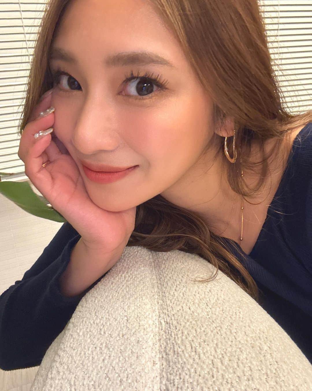 新井ニーニャさんのインスタグラム写真 - (新井ニーニャInstagram)「. メイクがシンプルになってきた🤍  #セルフィ #4児ママ #時短メイク #4児ママの日常 #１歳４ヶ月の女の子ママ」11月27日 17時30分 - 22nina77