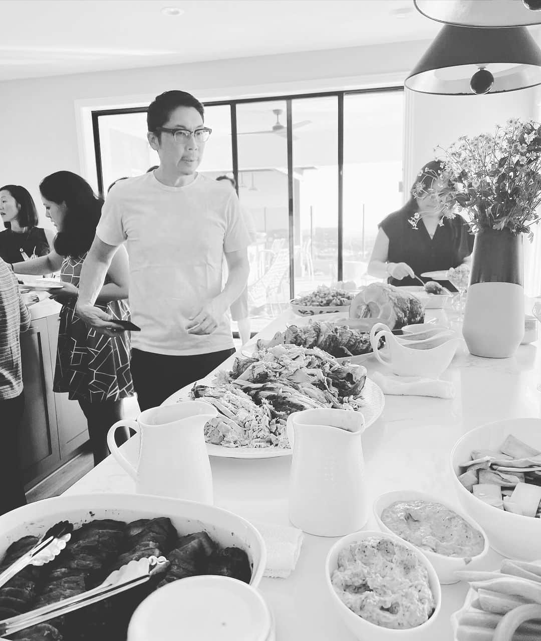 山城葉子さんのインスタグラム写真 - (山城葉子Instagram)「. 🇨🇦🇺🇸trip  thanksgiving🦃🍁  ターキーをはじめたくさんのお料理にデザートを食べて ビリヤード🎱して サンセットを見て ファイヤープレイスを囲んで。 アットホームな時間でした。  なんだか日本のお正月みたいでした☺️  Joeさんのお母さんがめちゃくちゃ可愛らしかった。 お会い出来て光栄でした♡」11月27日 13時33分 - yokoyamashiro