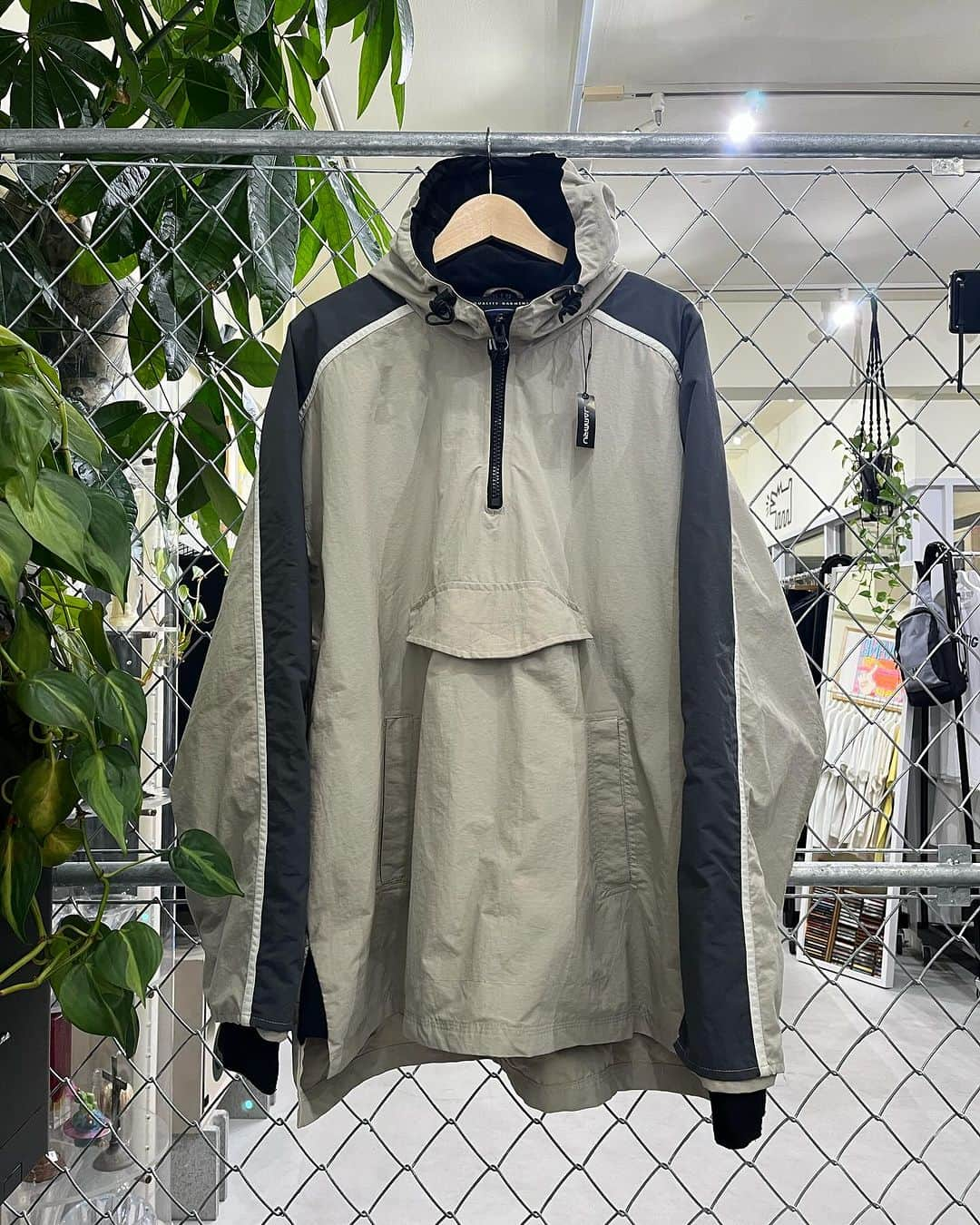 ジャムルのインスタグラム：「90's anorak JKT  #jammru#アノラック #大阪古着屋#心斎橋古着屋#usedmix #osaka  #fashion  #streetstyle  #streetfashion  #vtg  #vintage  #used  #usedclothing  #古着 #古着屋 #ファッション #70s #80s #90s」