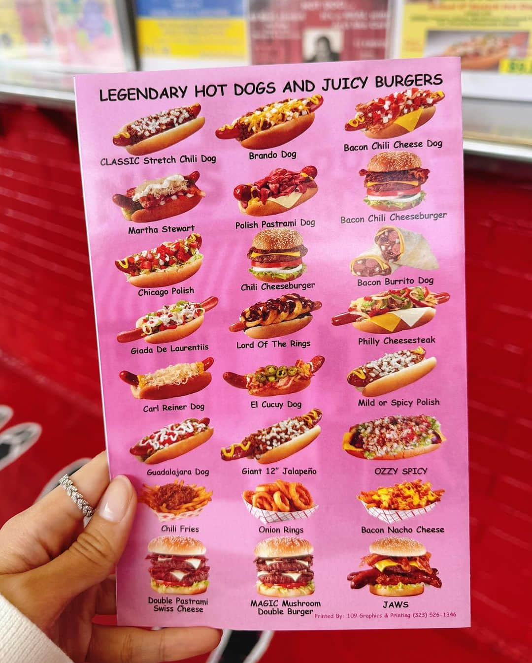 チャナナ沙梨奈さんのインスタグラム写真 - (チャナナ沙梨奈Instagram)「ロサンゼルスのPink's Hot Dogs🌭  ホットドッグ大好きだから 色んな種類食べたかったーー🤭♪  都内に美味しいホットドッグ屋さんあったら教えてほしい🤲🏻」11月27日 13時56分 - chananasarina