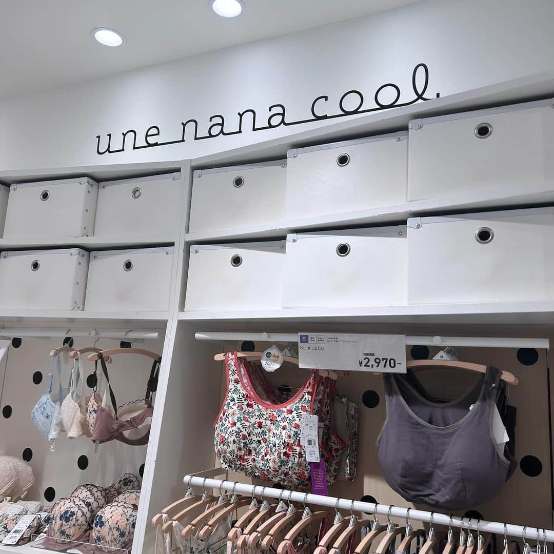宝生真里奈さんのインスタグラム写真 - (宝生真里奈Instagram)「. 先日　@unenanacool_official さんに 使わなくなった下着の下取りに行ってきました♡  下着って年齢重ねるごとに大切になってくるよね！  使わなくなったの下取りしてまた新たに購入❣️ 是非みんなも試してみてね🫶  〜下取り詳細〜 ご不要になった「ブラジャー」や「カップ付きインナー」を ウンナナクール店舗にお持ちいただくと、その場のお会計から 11月限定で【1000円オフ】いたします！ ※ブラジャーを含む5,000円（税込）以上のお買い上げが条件となります ※1度のお持ち込みにつき、お持ち込みの量に関わらず最大1000円オフとなります ※期間が延長になる場合がございます。  【ウンナナクール以外の商品】も 【いつご購入いただいた商品】でもOKです！ 店舗にて下取りいたします。  PR @unenanacool_official #ウンナナクール新宿ミロード店 #ウンナナクール #unenanacool #かわいい下着 #下取りキャンペーン #ウンナナ #かわいいブラ」11月27日 14時21分 - _marina0831_
