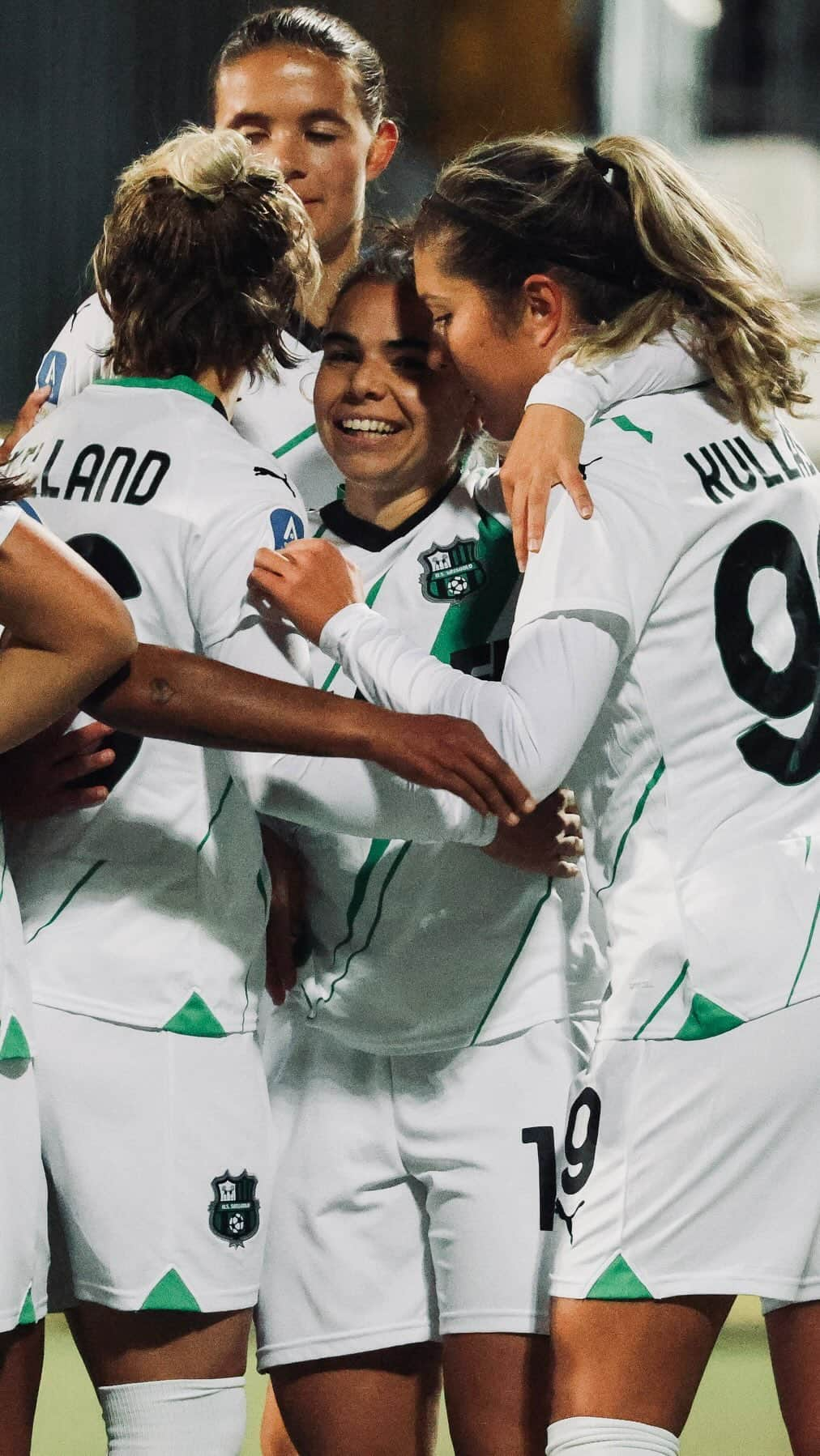 USサッスオーロ・カルチョのインスタグラム：「This is what it feels like 💫🤩  #ForzaSasol 🖤💚」