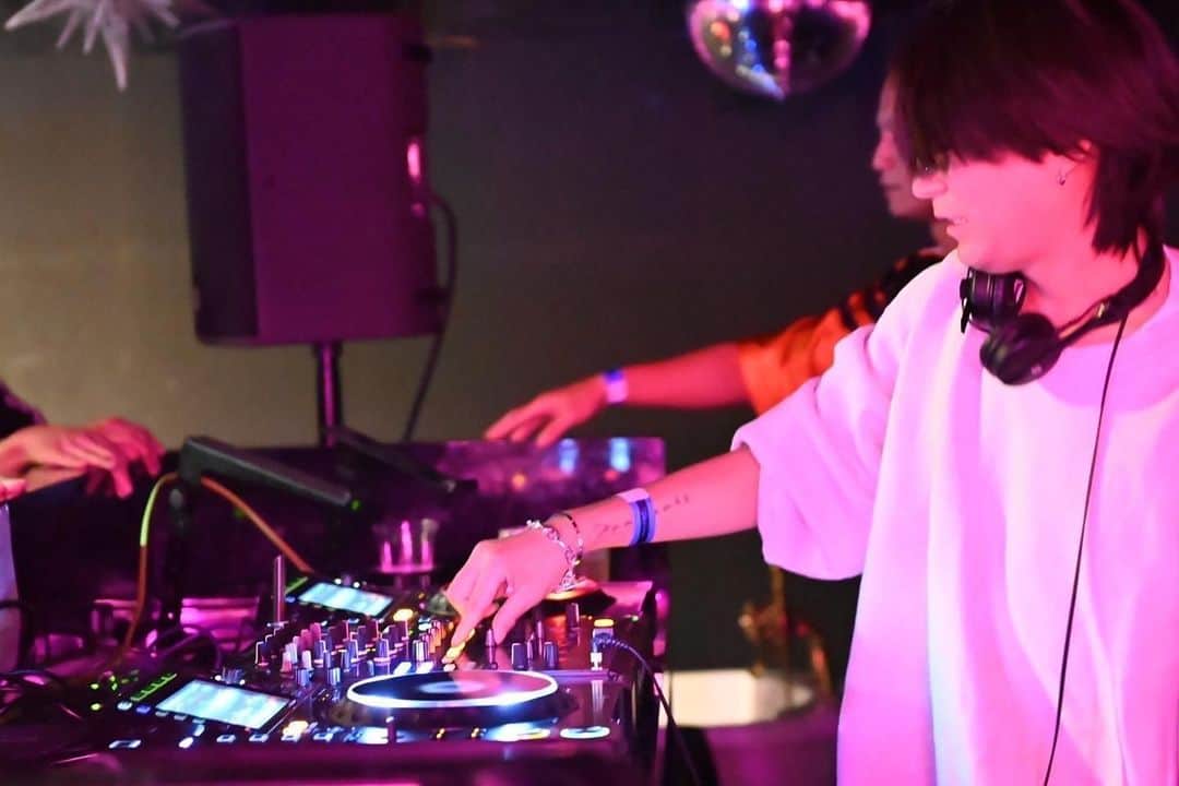 澤本幸秀のインスタグラム：「💿 #warpshinjuku#trancerave#歌舞伎町」