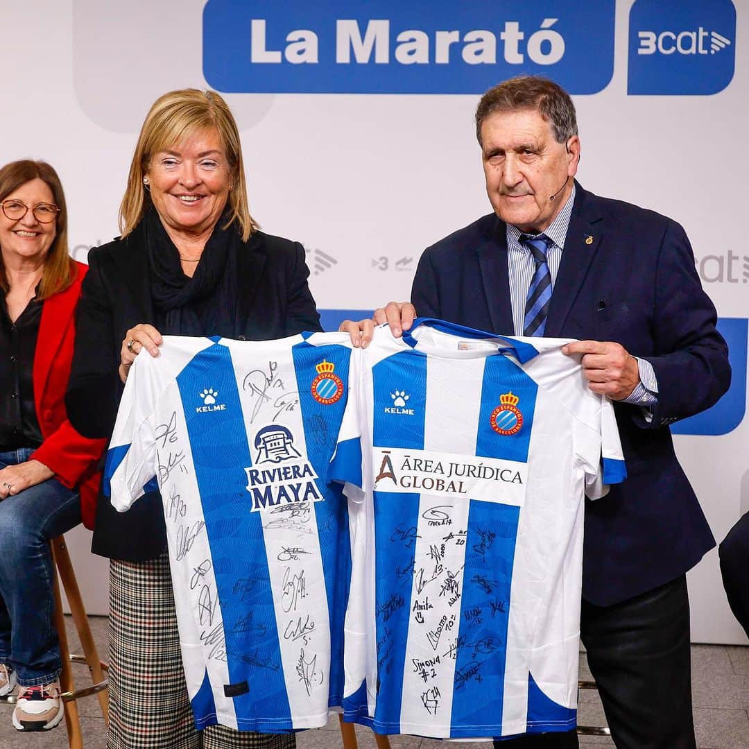 RCDエスパニョールのインスタグラム：「L’Espanyol, amb @lamarato3cat per la salut sexual i reproductiva.  💙 Com cada any, l’#RCDE participa en aquesta iniciativa i lluirà a la samarreta el logotip de #LaMarató3Cat a l’EspanyolRealZaragoza.   #LaMaratóQueDonaLlum」