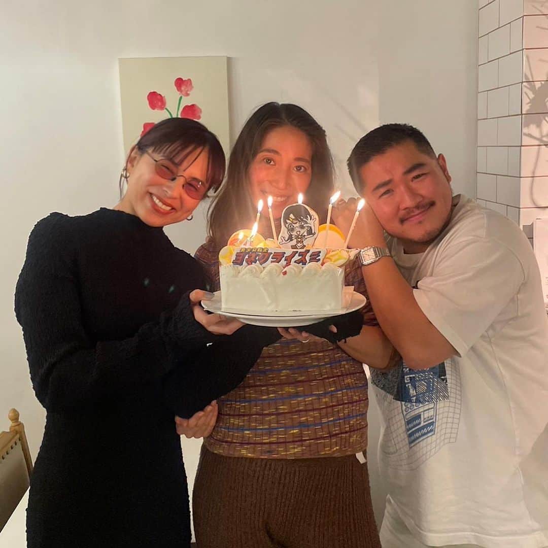 KEISUKE SYODAのインスタグラム：「Happy birthday 🎂🤎 @loveli_official いずみちゃん。誕生日おめでとう😌」