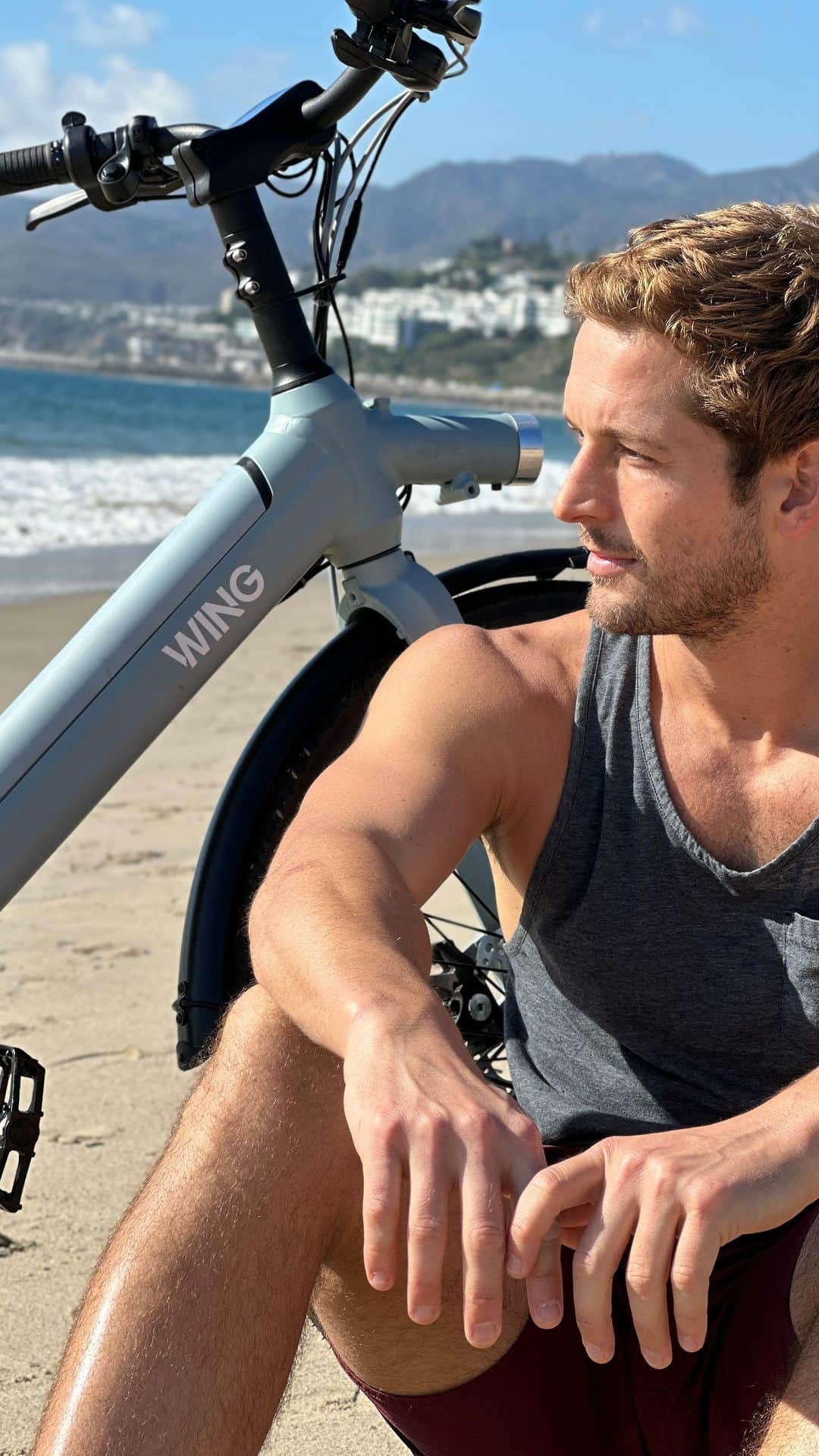 マックス・エマーソンのインスタグラム：「Think ahead to your 2024 hot boy summer goals and get a WING bike today during their biggest sale of the year. @wingbikes #ad」