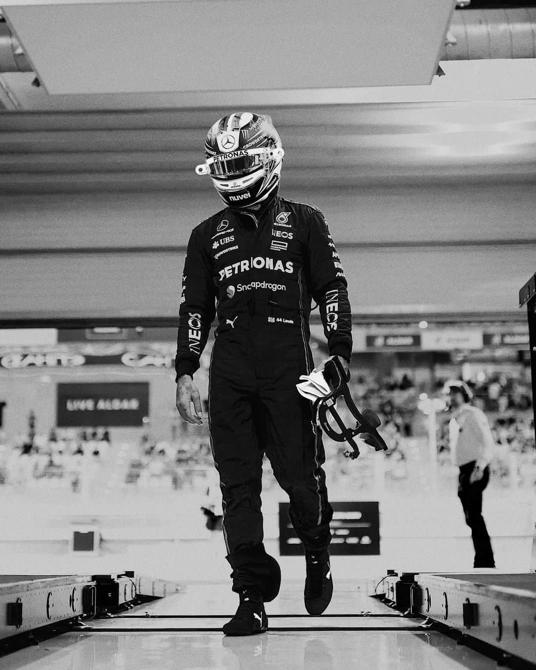 ルイス・ハミルトンのインスタグラム：「Another one done. Good to take P2 in the constructors, but ultimately not the year we wanted. Still, big shout to the team for always pushing. Big thank you to the fans as well. The support this season has made such a difference, and I wouldn’t have made it to this day without it.   As for the future, myself and the team know we’ll be back on top, and we know there’s a lot of work to be done to make that happen. I promise you, getting there will be exhilarating, and seasons like this will make it all the more satisfying when we do. Til next year ~」