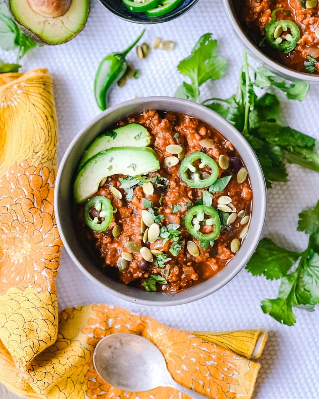 Food Republicのインスタグラム：「Pumpkin And Turkey Chili Recipe   Not only do the unique ingredients in this pumpkin and turkey chili recipe taste incredible, but they give this dish a hearty, nutritious character, too.  Recipe developed in collaboration with @norrtable   Prep Time: 15 minutes  Cook Time: 1 hour   Servings: 8 servings  Ingredients: - 1 tablespoon olive oil - 2 pounds ground turkey thighs - 1 medium onion, diced - 1 large green bell pepper, diced - 1 large poblano pepper, diced - 1 large clove garlic, minced - 1 6-ounce can tomato paste - 1 teaspoon sea salt - 1 tablespoon ancho chile powder - 1 tablespoon smoked paprika - 1 teaspoon ground cumin - 1 teaspoon ground cinnamon - ½ teaspoon ground nutmeg - ½ teaspoon ground cloves - ½ teaspoon cayenne pepper - 1 28-ounce can fire-roasted crushed tomatoes - 1 15-ounce can pumpkin puree - 1 15-ounce can black beans, drained and rinsed - 2 cups chicken stock  Optional Ingredients: - Chopped fresh cilantro - Sliced avocados - Sliced jalapeños - Pumpkin seeds   Directions: 1. Heat oil in a heavy, large Dutch oven or pot over medium-high heat.  2. Add ground turkey and cook, breaking the meat into pieces, until brown (about 10 minutes).  3. Add the onions, peppers, and garlic and sauté until the vegetables start to soften (about 5 minutes).  4. Add the tomato paste and stir constantly until the paste starts to turn slightly amber color and caramelize (about 5 minutes).  5. Add the salt, spices, crushed tomatoes, pumpkin, beans, and stock. Stir until well combined.  6. Bring the chili to a gentle boil.  7. Turn heat to low, cover, and simmer for 30 minutes to thicken slightly and combine flavors.  8. Serve pumpkin and turkey chili in warmed bowls garnished with cilantro, avocado, jalapeño, and pumpkin seeds, if desired.  -  #dinnerisserved #easydinner #easydinneridea #easydinnerideas #eatup #dinnertime #dinnerdate #dinnertonight #dinnerinspo #dinnerset #dinneridea #dinnerprep #dinnertable #dinnerwithfriends #dinnerspecial #dinnergoals #quickdinner #instafood #foodphotography #instagood #easydinners #cooking #cookingram #recipe #foodporn」