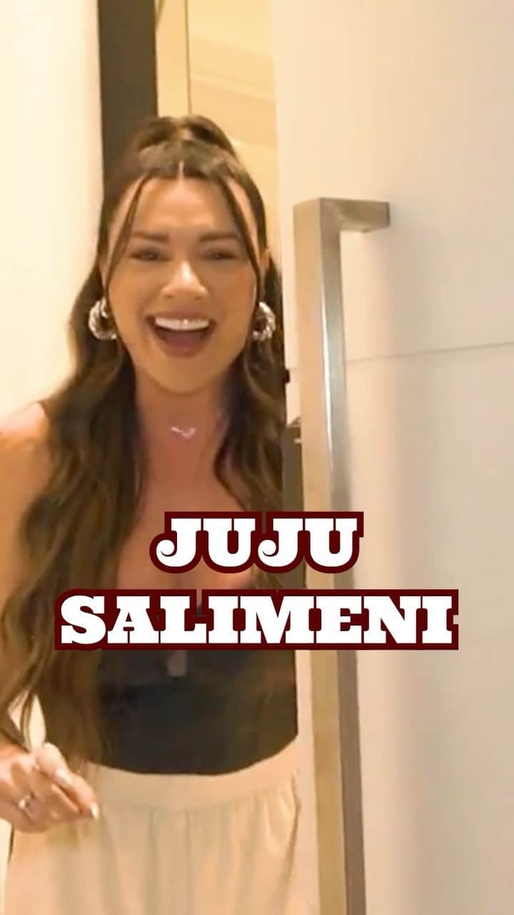 Juliana Salimeniのインスタグラム：「Olá!!!! 🙋🏻‍♂️ Começando nossa semana, @lucasranngel invadiu a casa da @jujusalimeni no #PodEntrar. Link na bio e nos stories ❤️🔑」